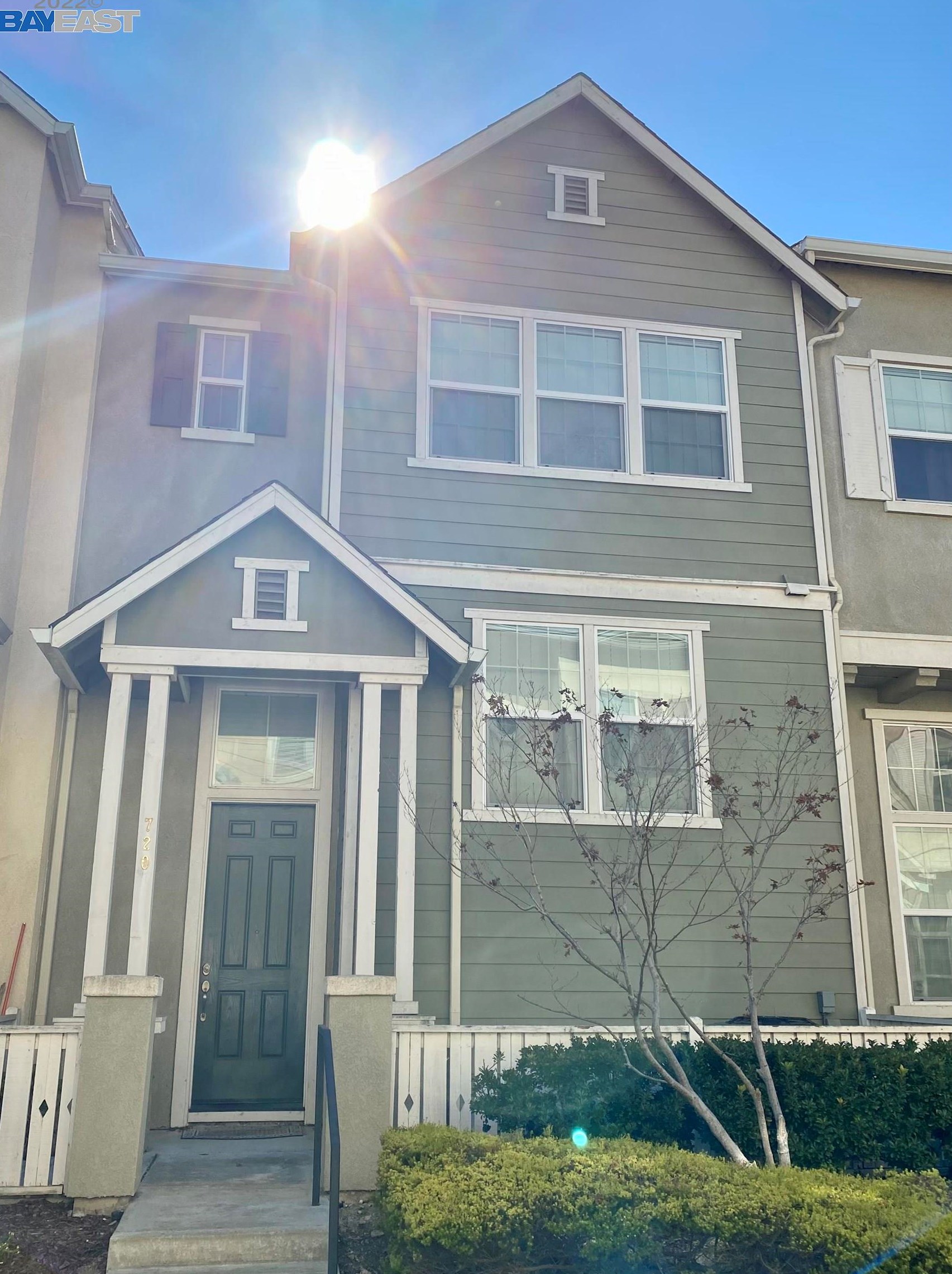 720 Summer Ln, Richmond, CA 94806-1993