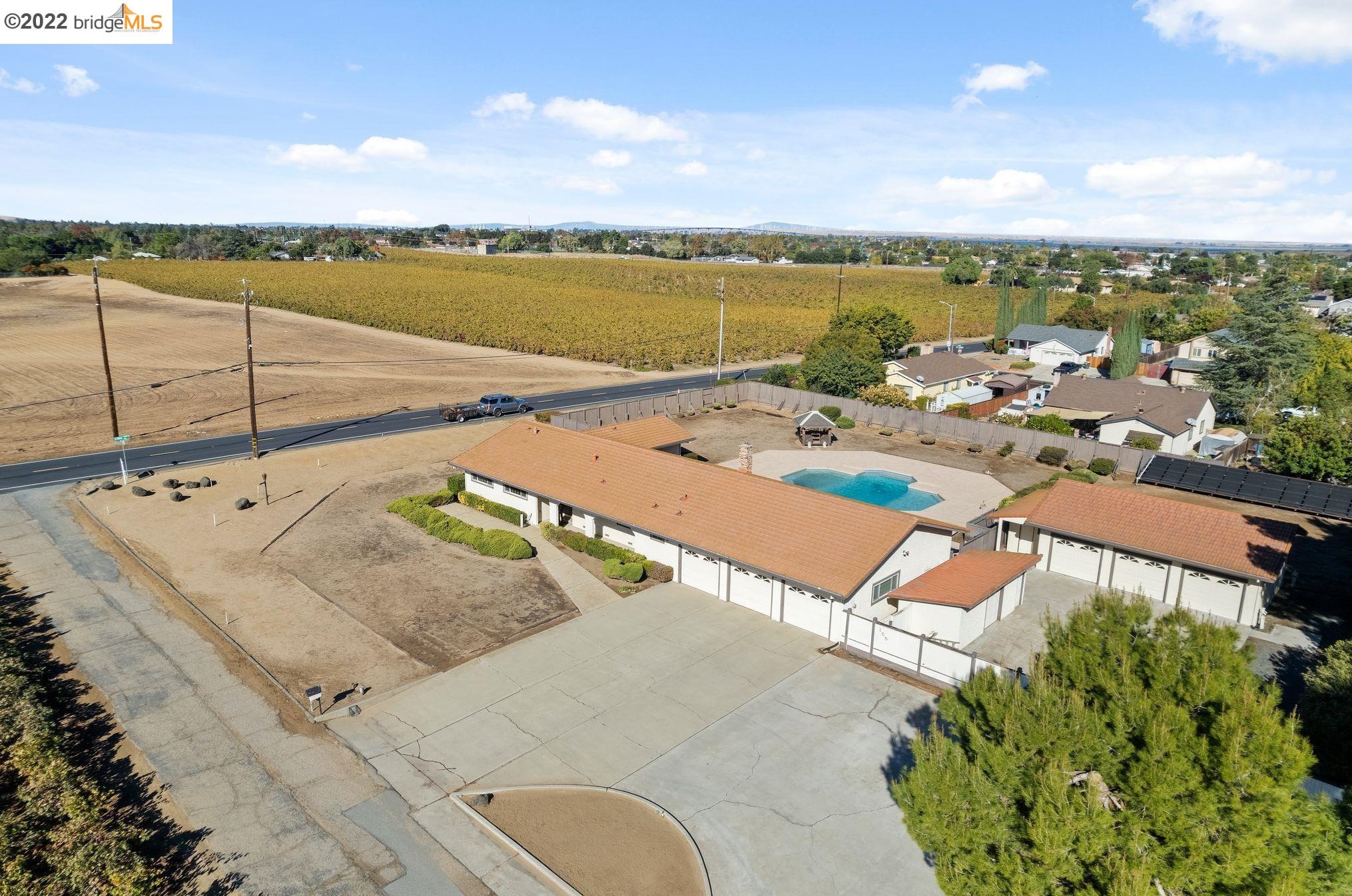 155 Loren Ln, Oakley, CA 94561