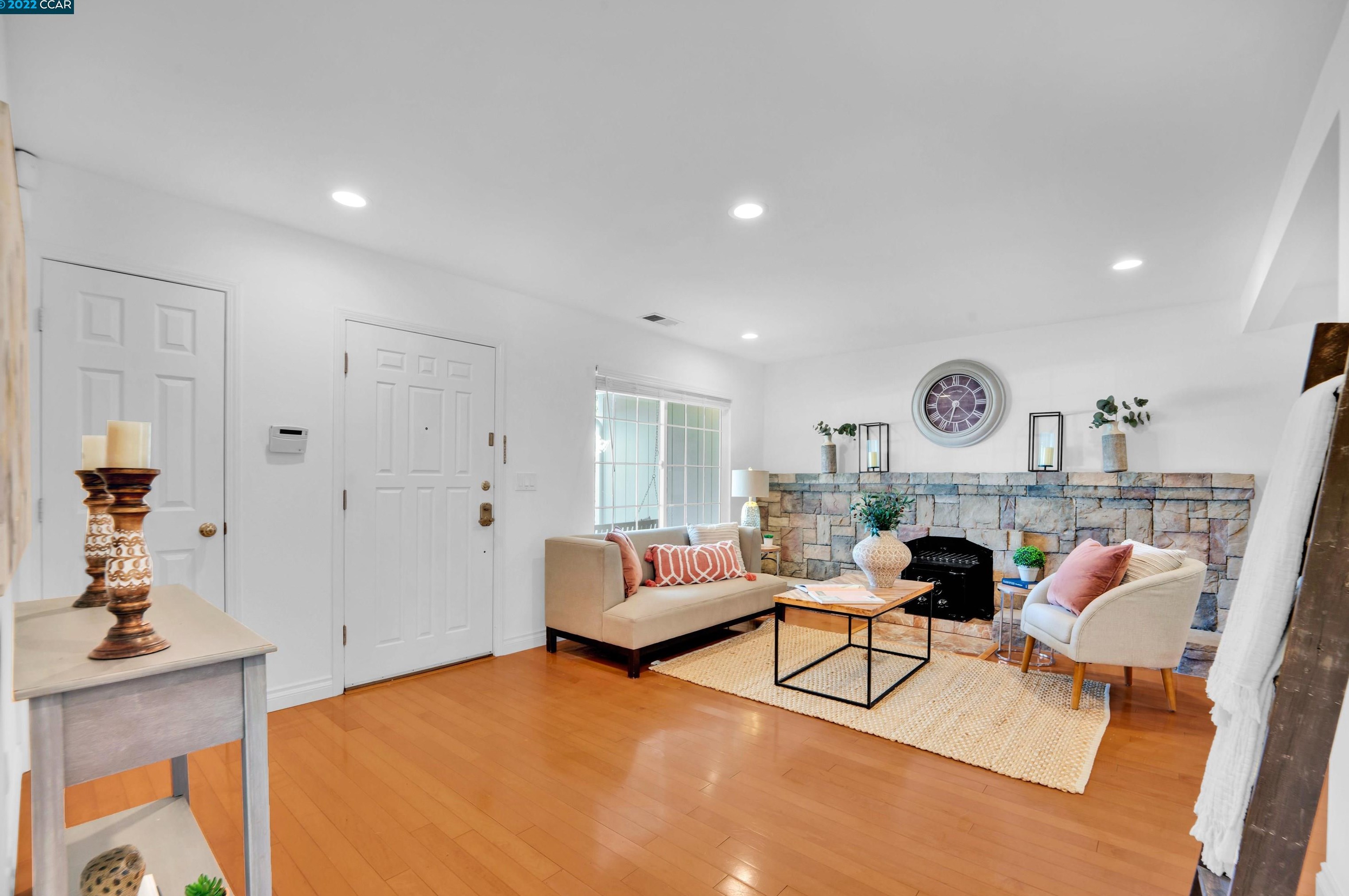 215 Cleopatra Dr, Concord, CA 94523