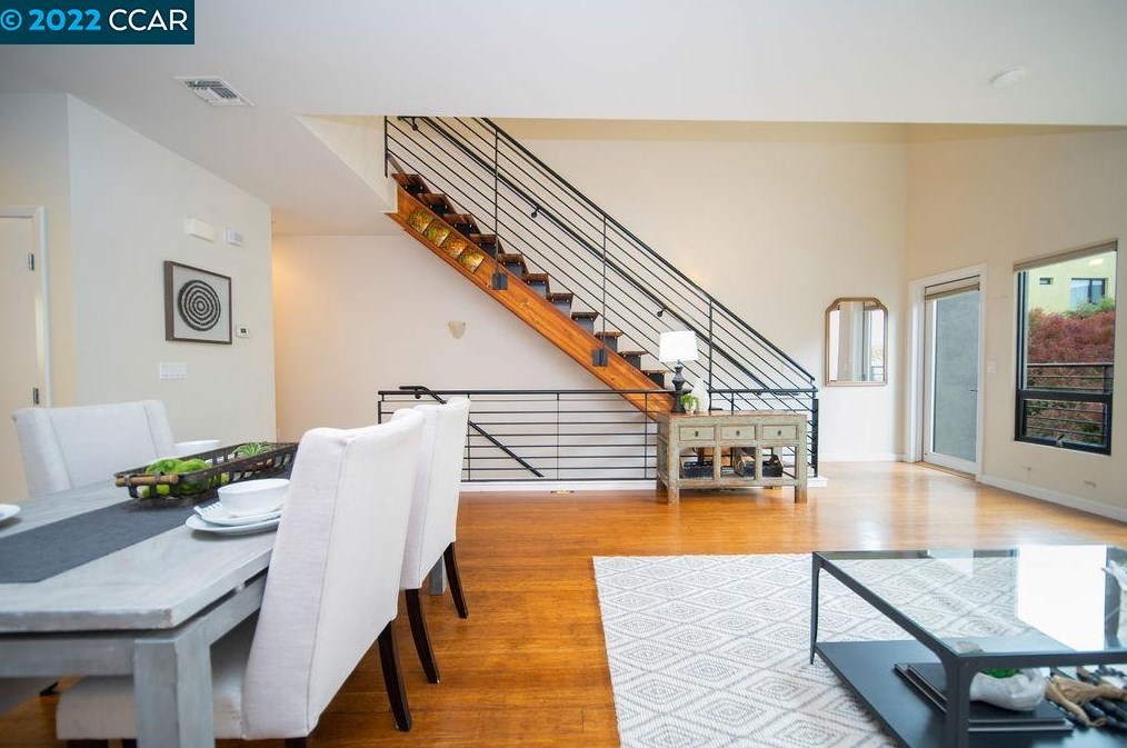 302 Zephyr Dr, Oakland, CA 94607-1560