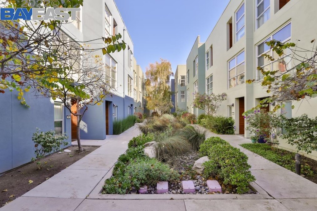 48 Glashaus Loop, Oakland, CA 94608