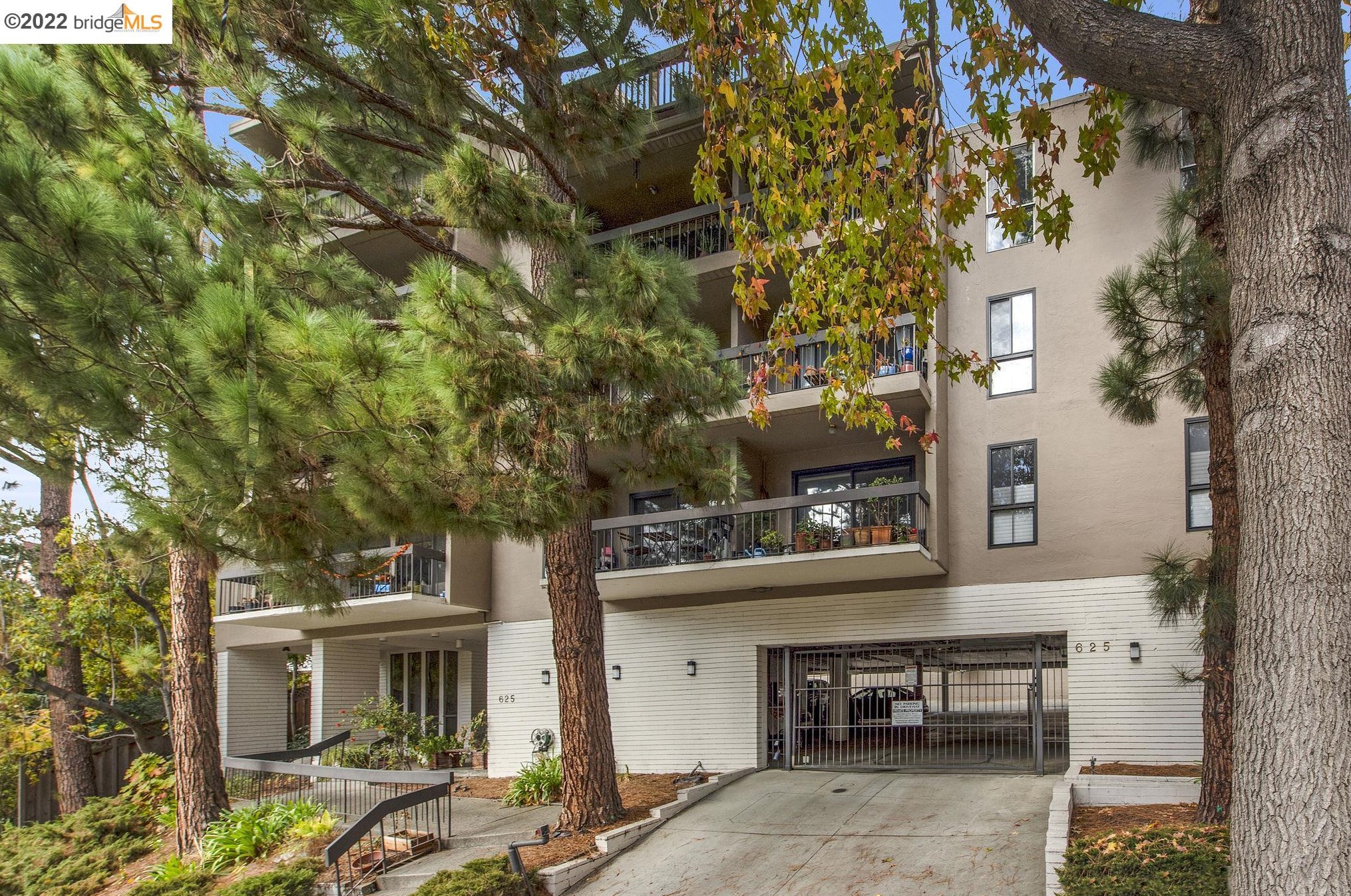 625 El Dorado Ave #306, Oakland, CA 94611