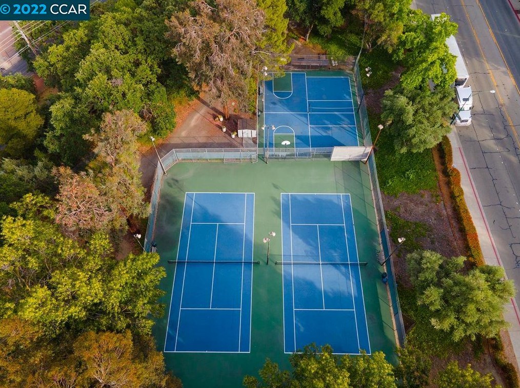 320 Civic Dr, Walnut Creek CA  94596-3665 exterior