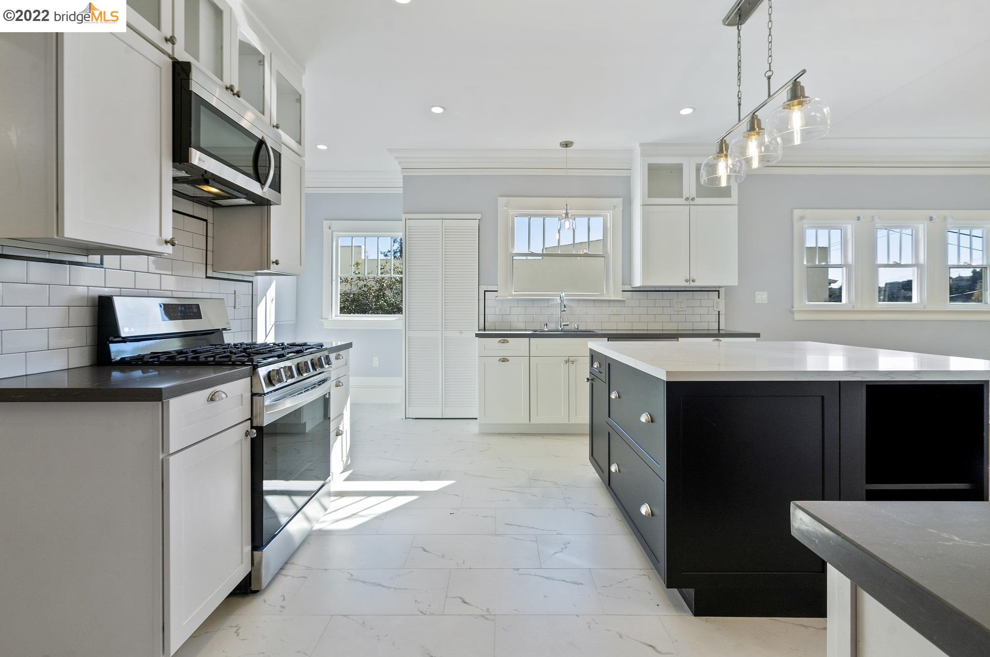 800 York St, Oakland, CA 94610-2165