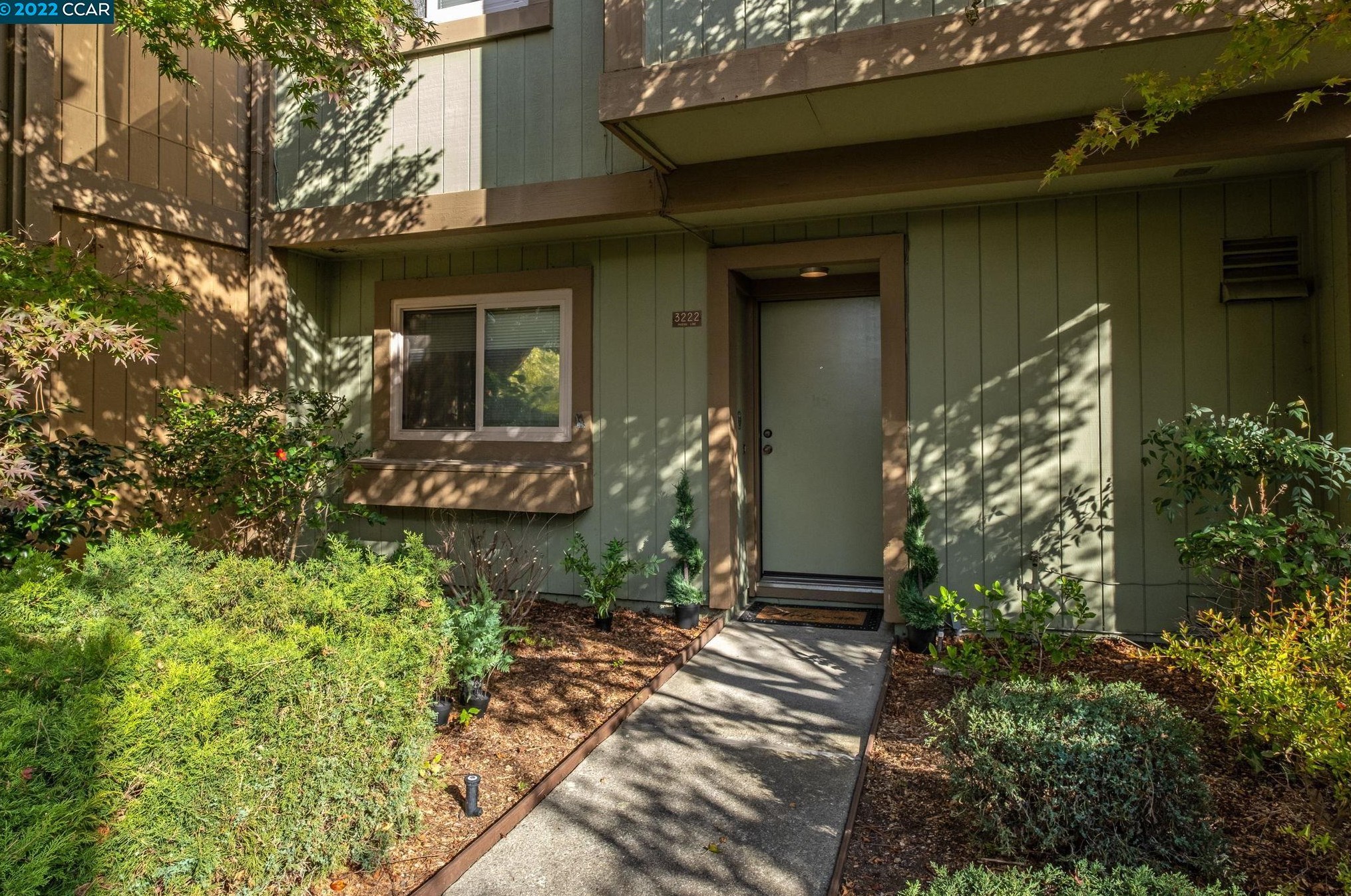 3222 Phoenix Ln, Alameda, CA 94502-6965