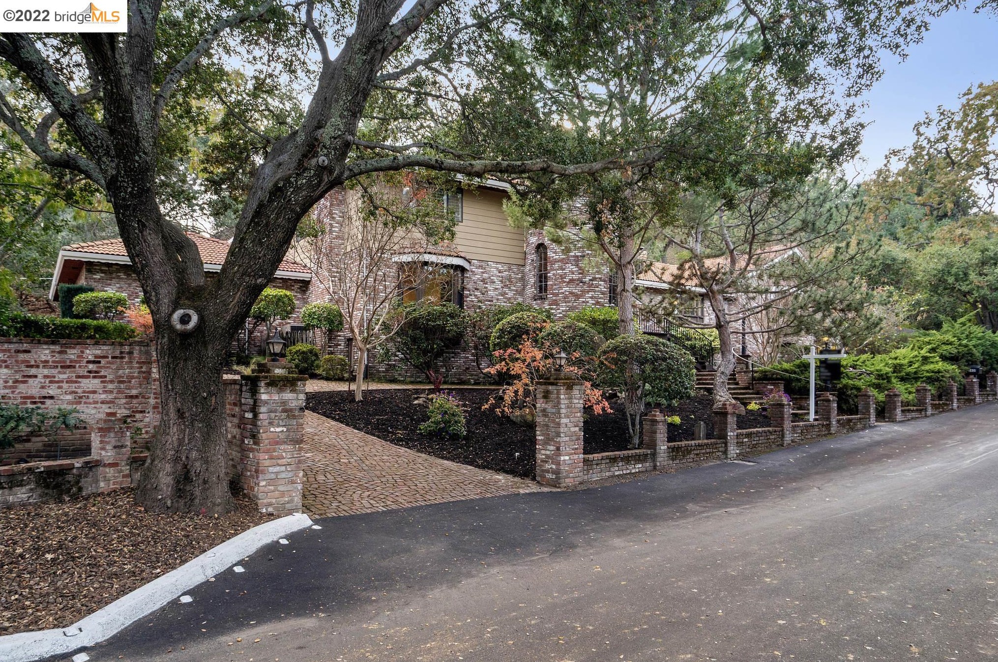 3401 Shangri La Rd, Lafayette, CA 94549-2107