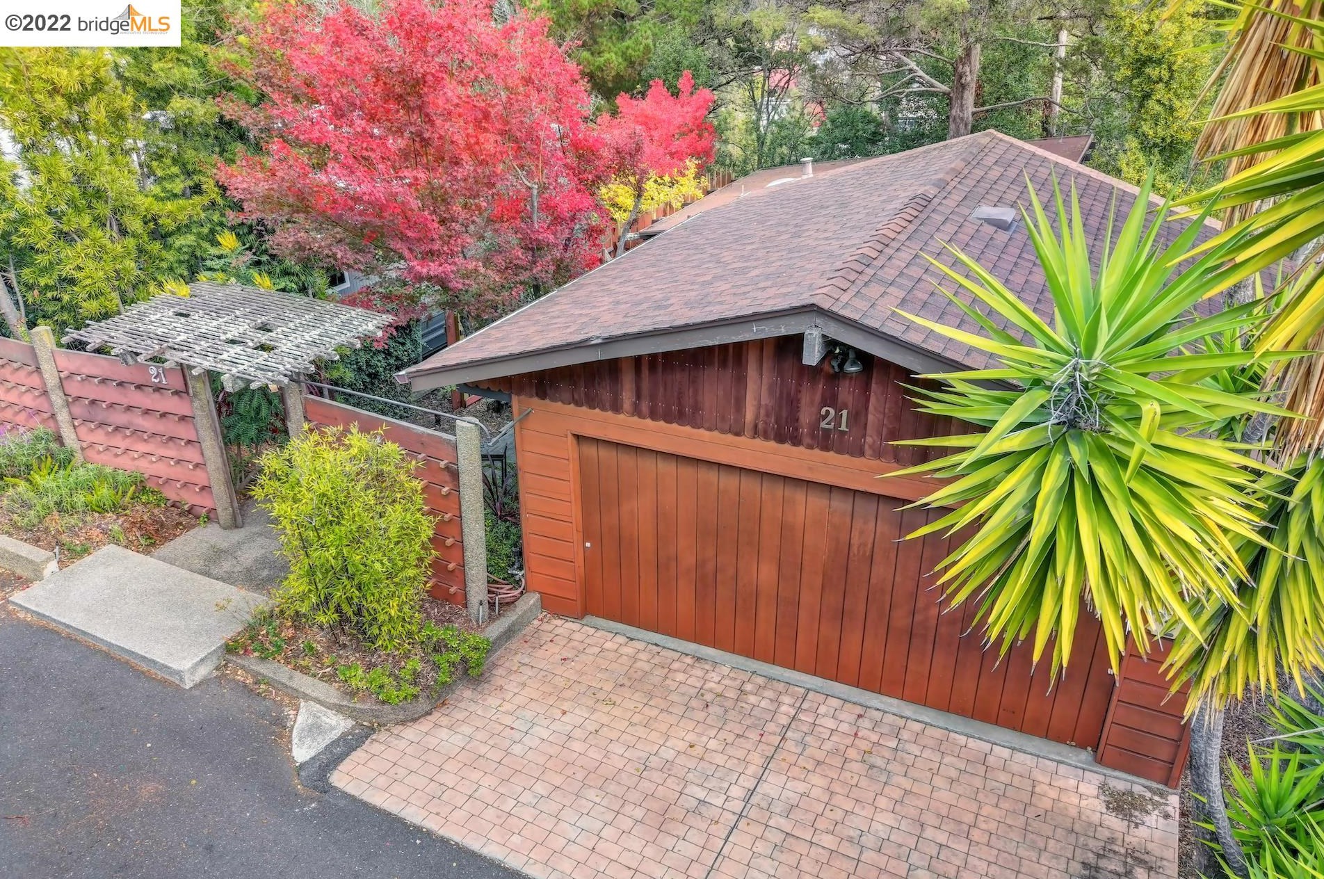 21 Ridgewood Ln, Oakland, CA 94611-1313