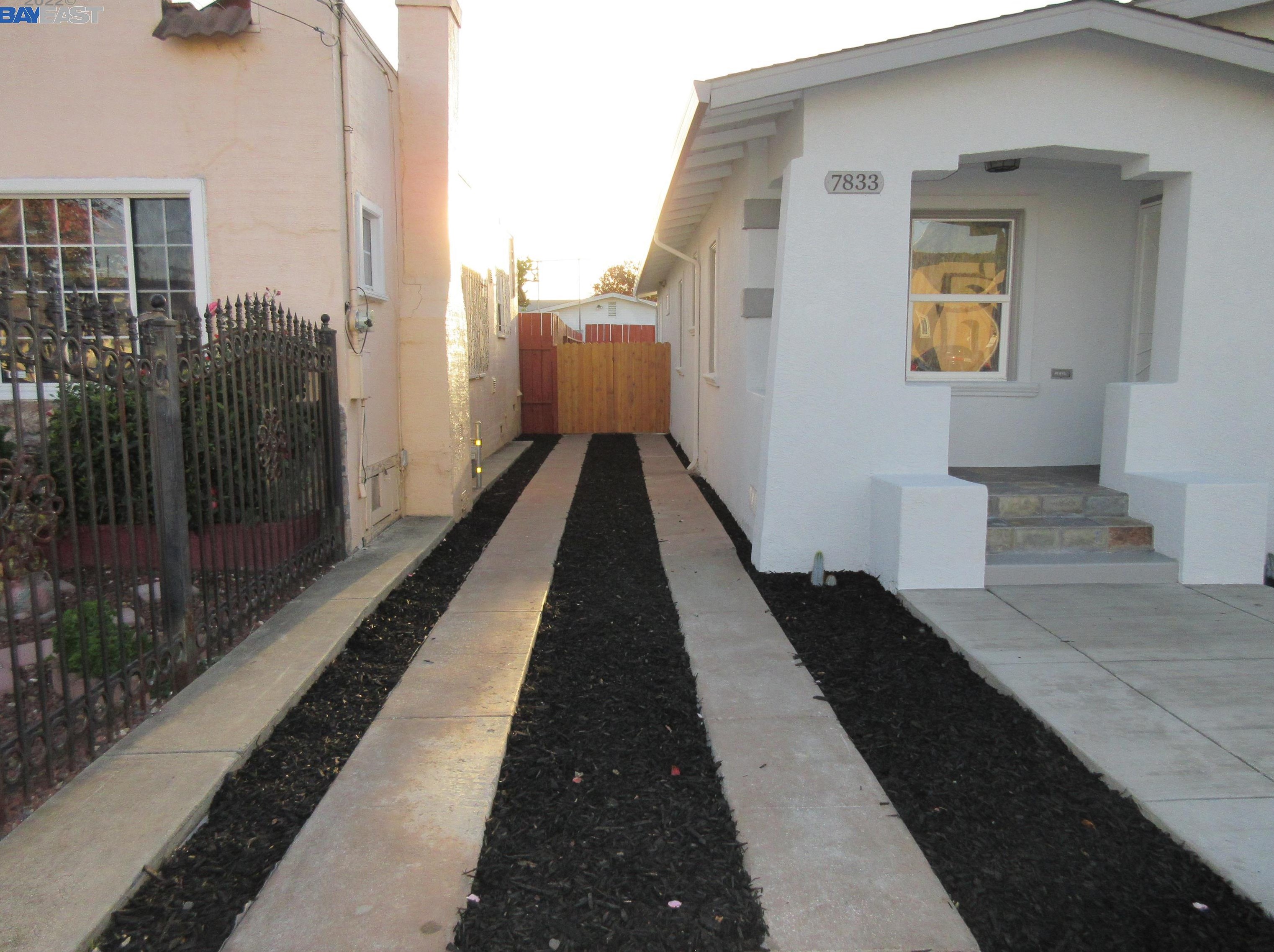 7833 Weld St, Oakland, CA 94621-2641