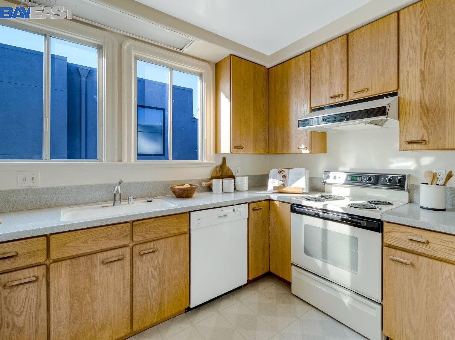 2136 Stuart St, Berkeley CA  94705-1060 exterior