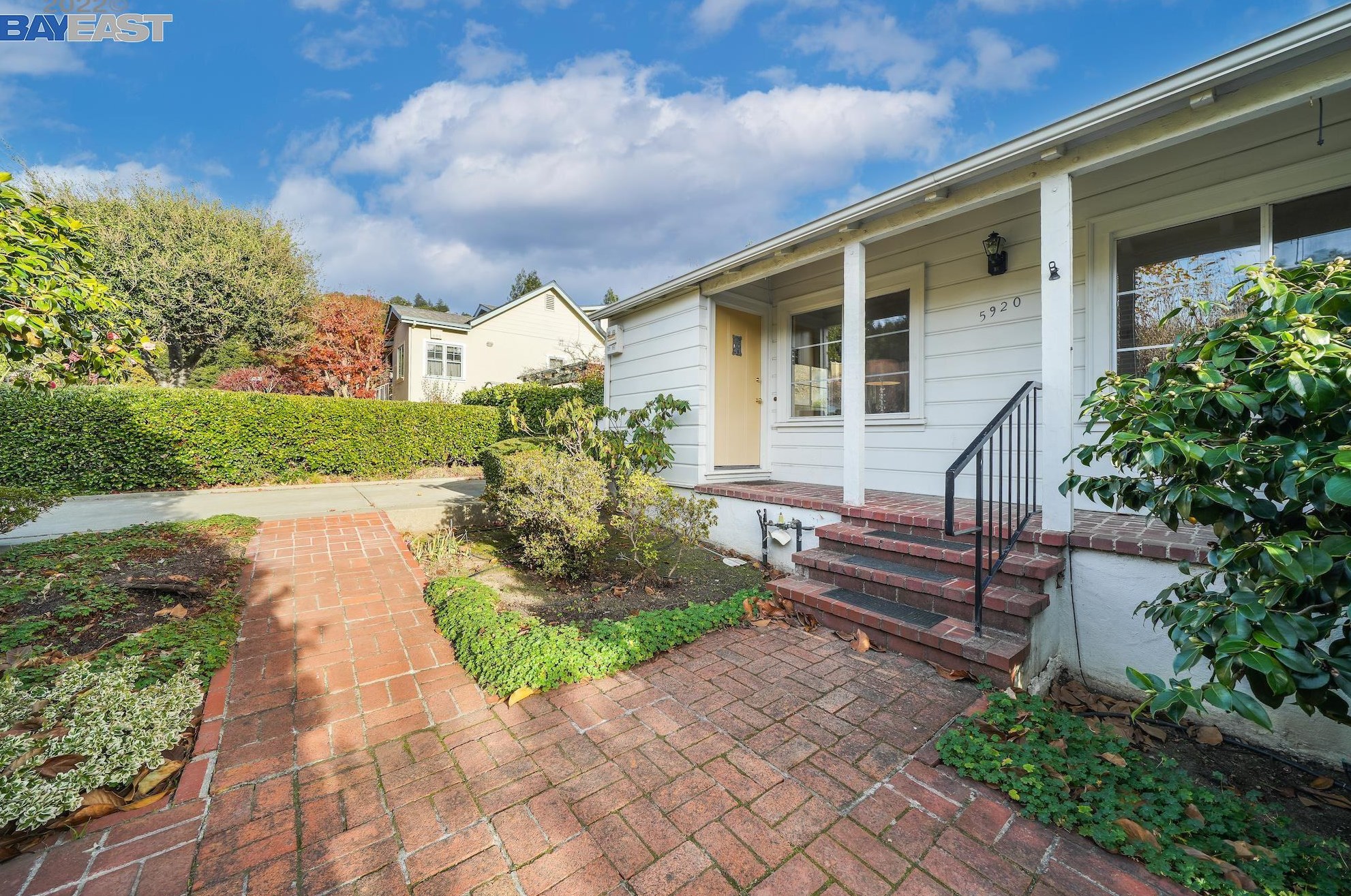 5920 Pinewood Rd, Oakland, CA 94611-1830