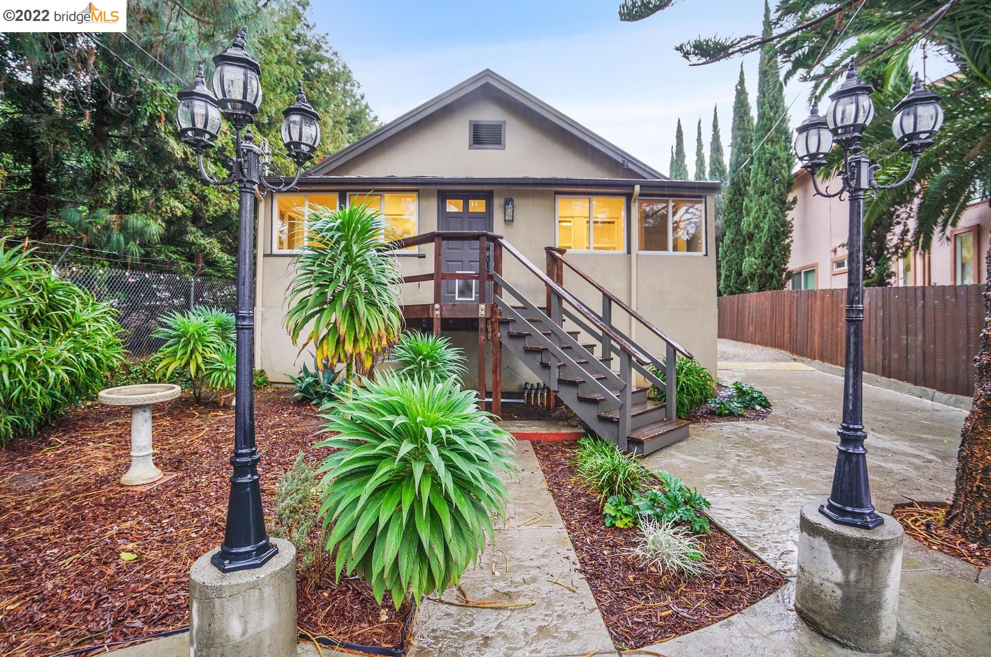 10520 Stella St, Oakland, CA 94605-5326