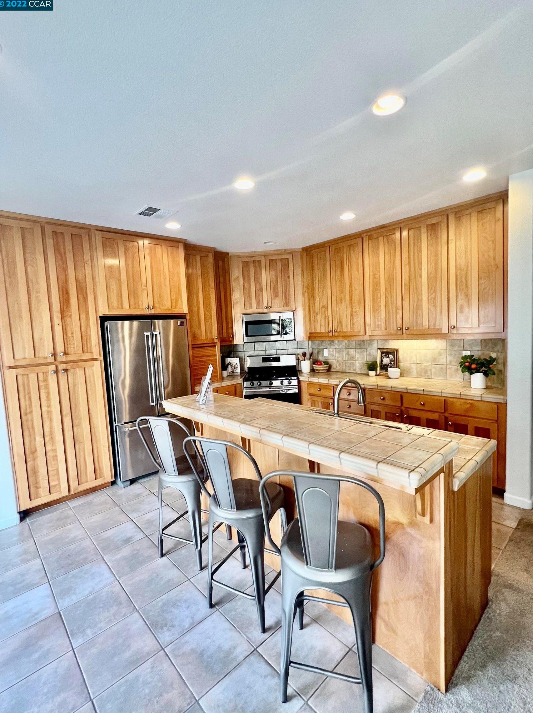 5860 Cabernet Dr, Vallejo CA  94591-6310 exterior