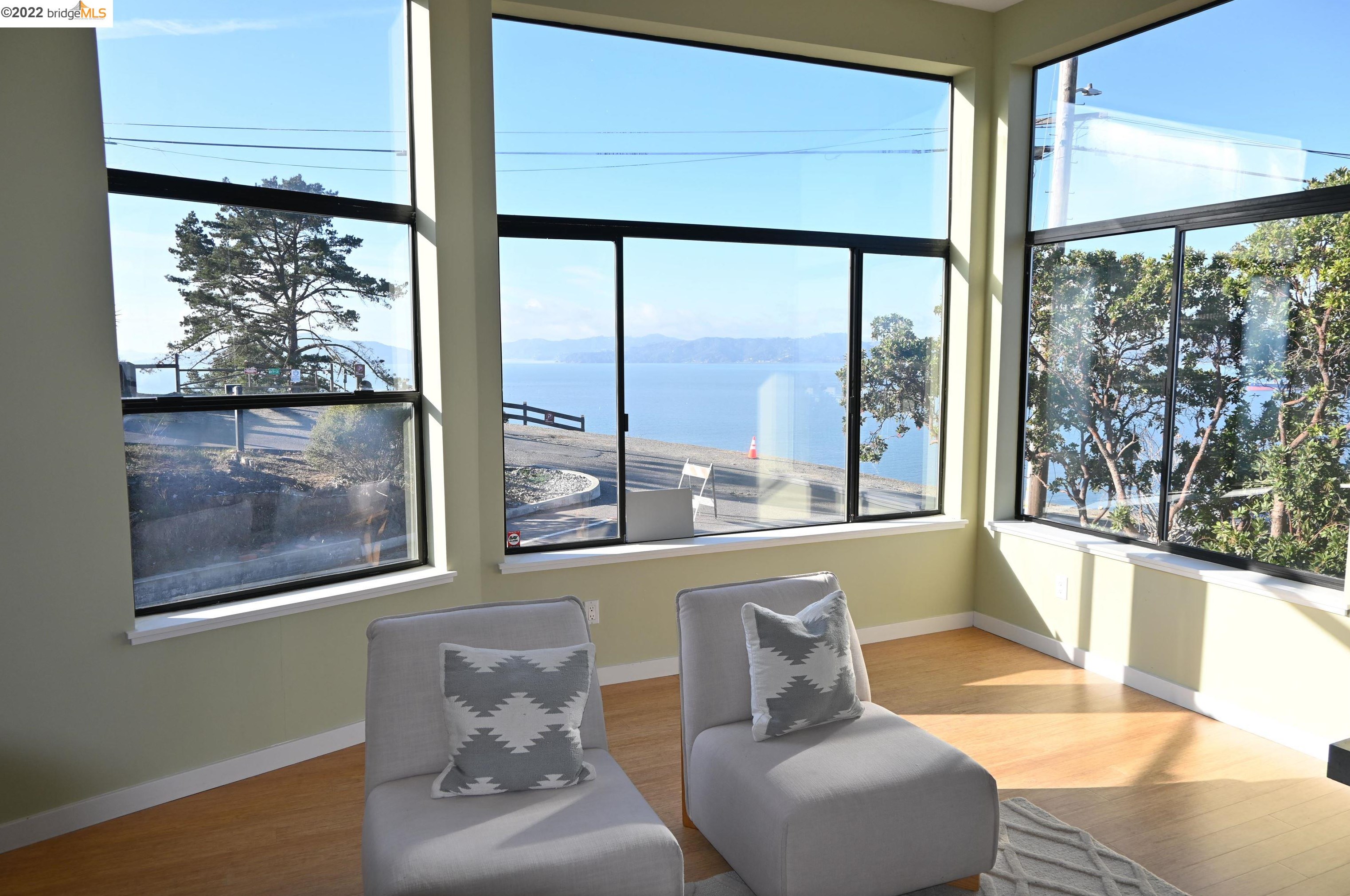 5 Crest Ave, Richmond, CA 94801-4028