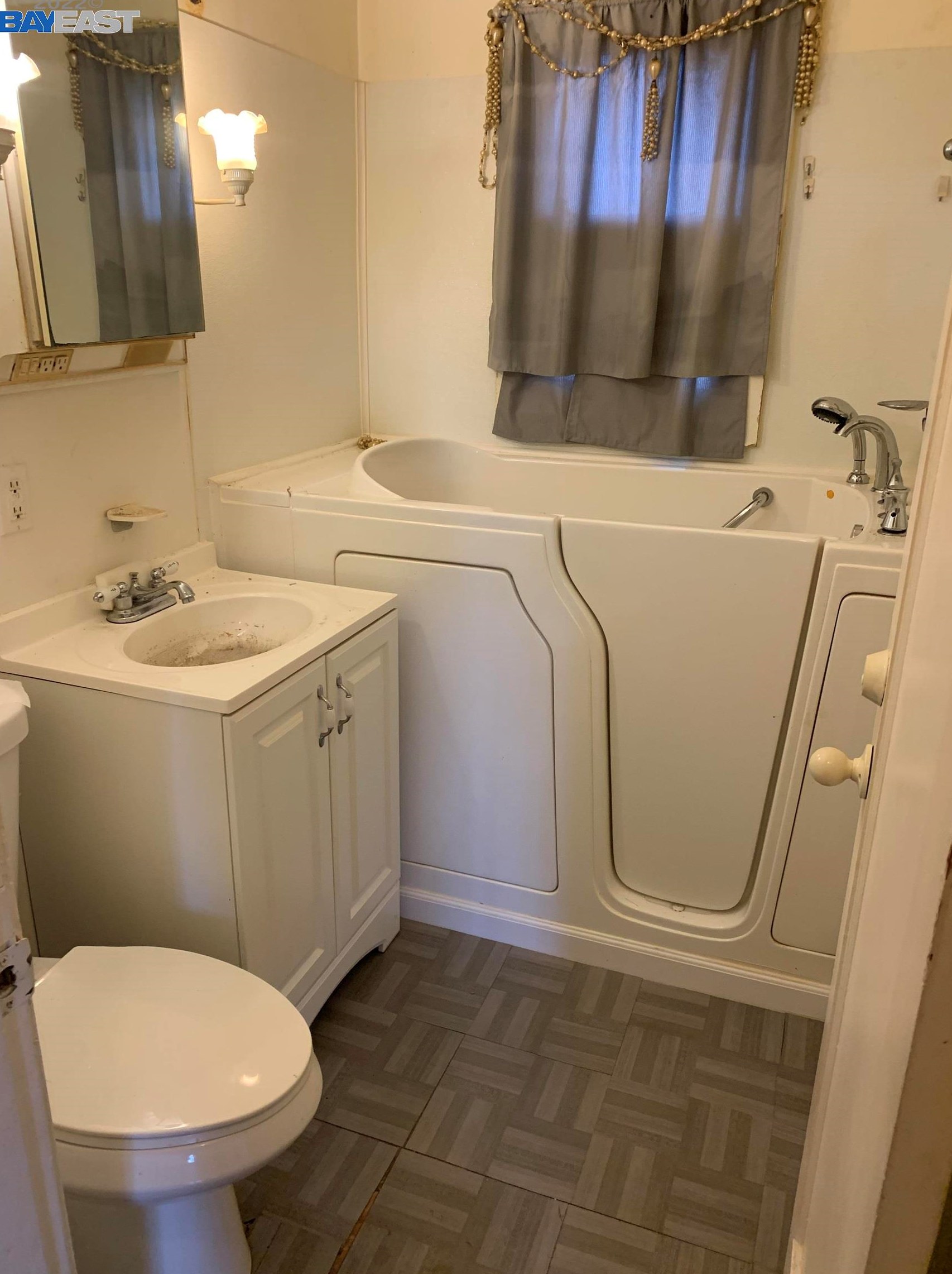 1234 54th St, Oakland, CA 94608