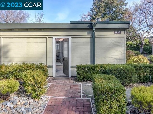 1833 Skycrest Dr, Walnut Creek CA  94595-1873 exterior