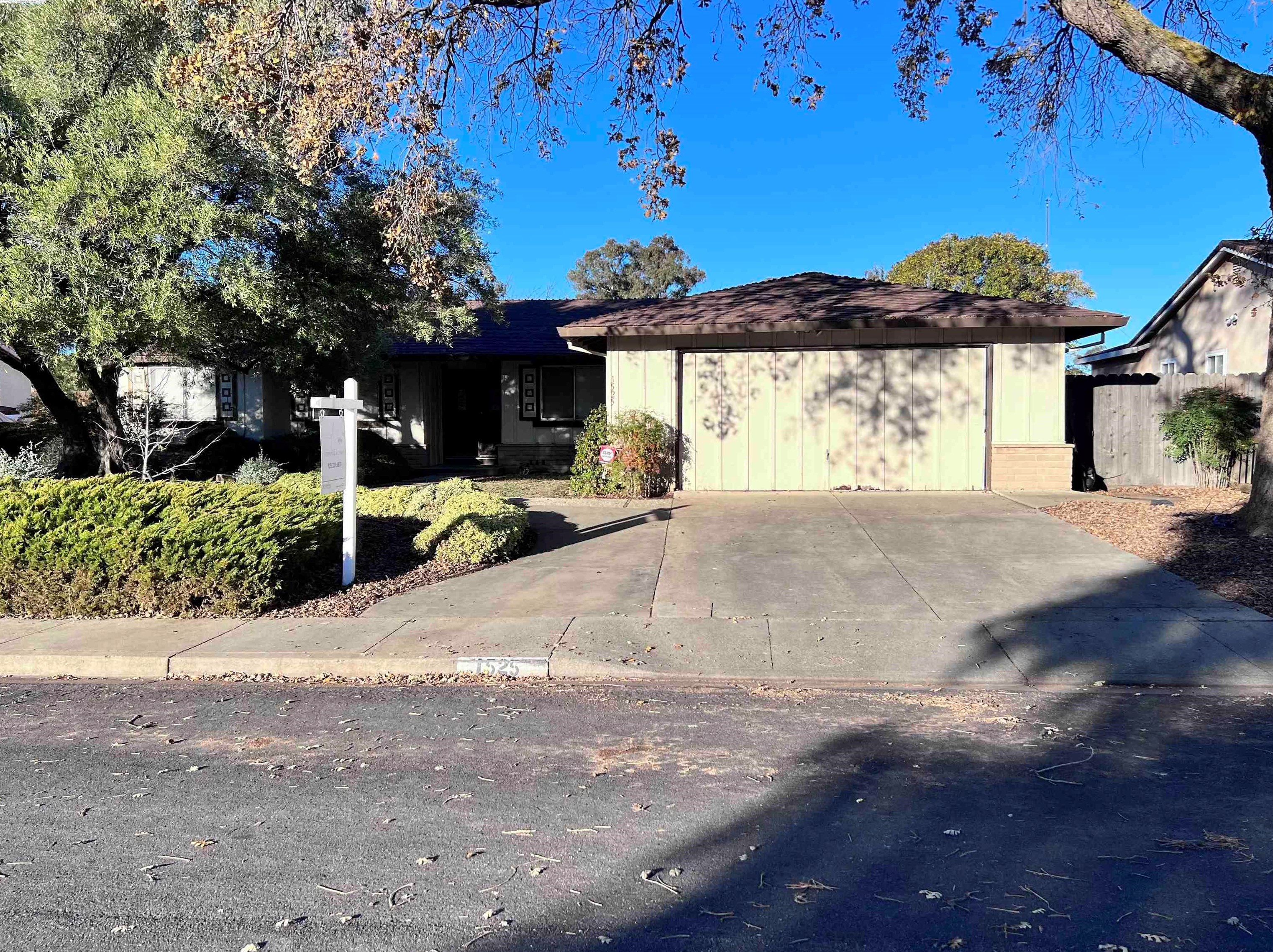 1525 Woodland Dr, West Pittsburg, CA 94565