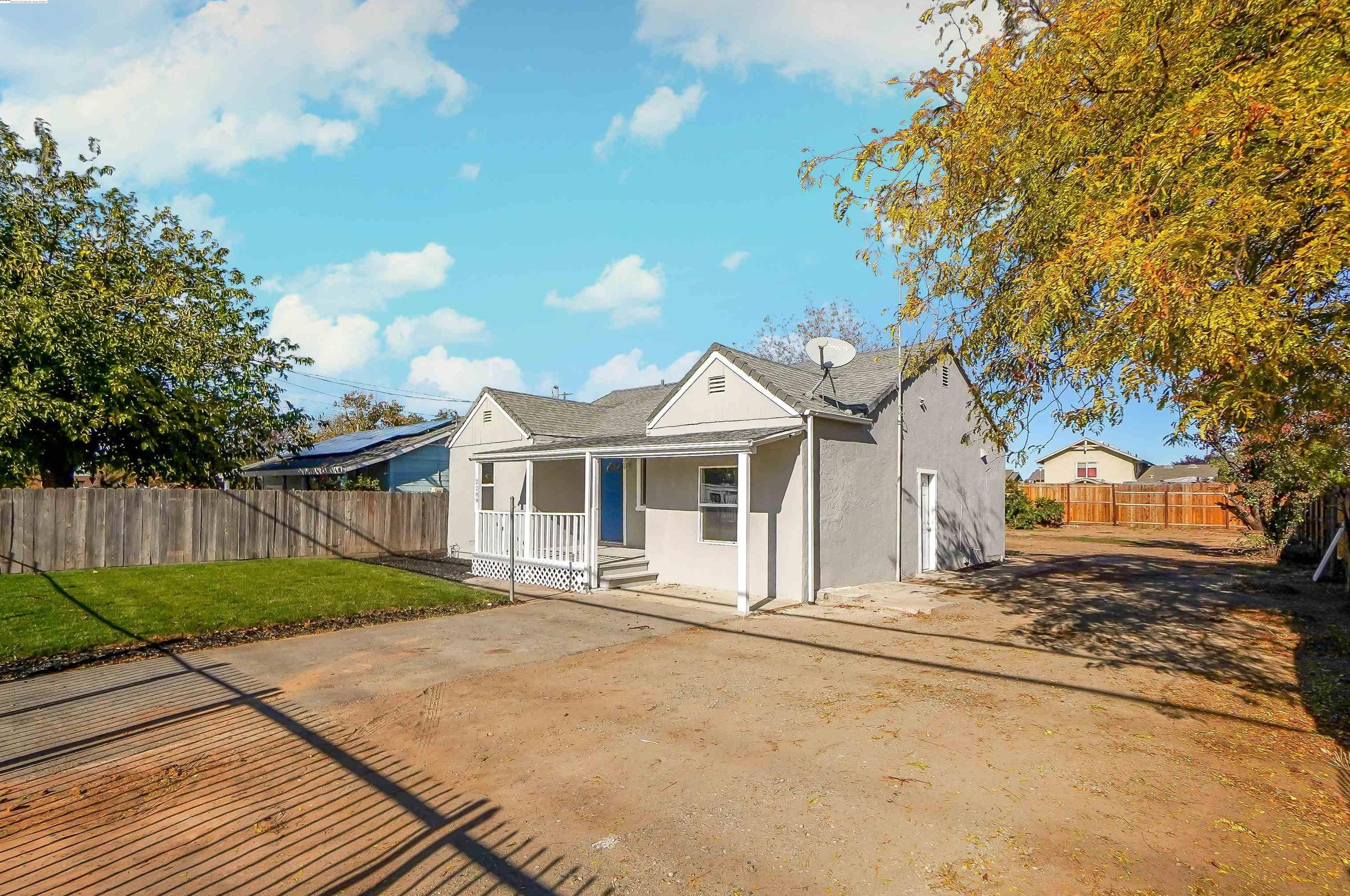 2209 North Ave, Sacramento CA  95838-3133 exterior