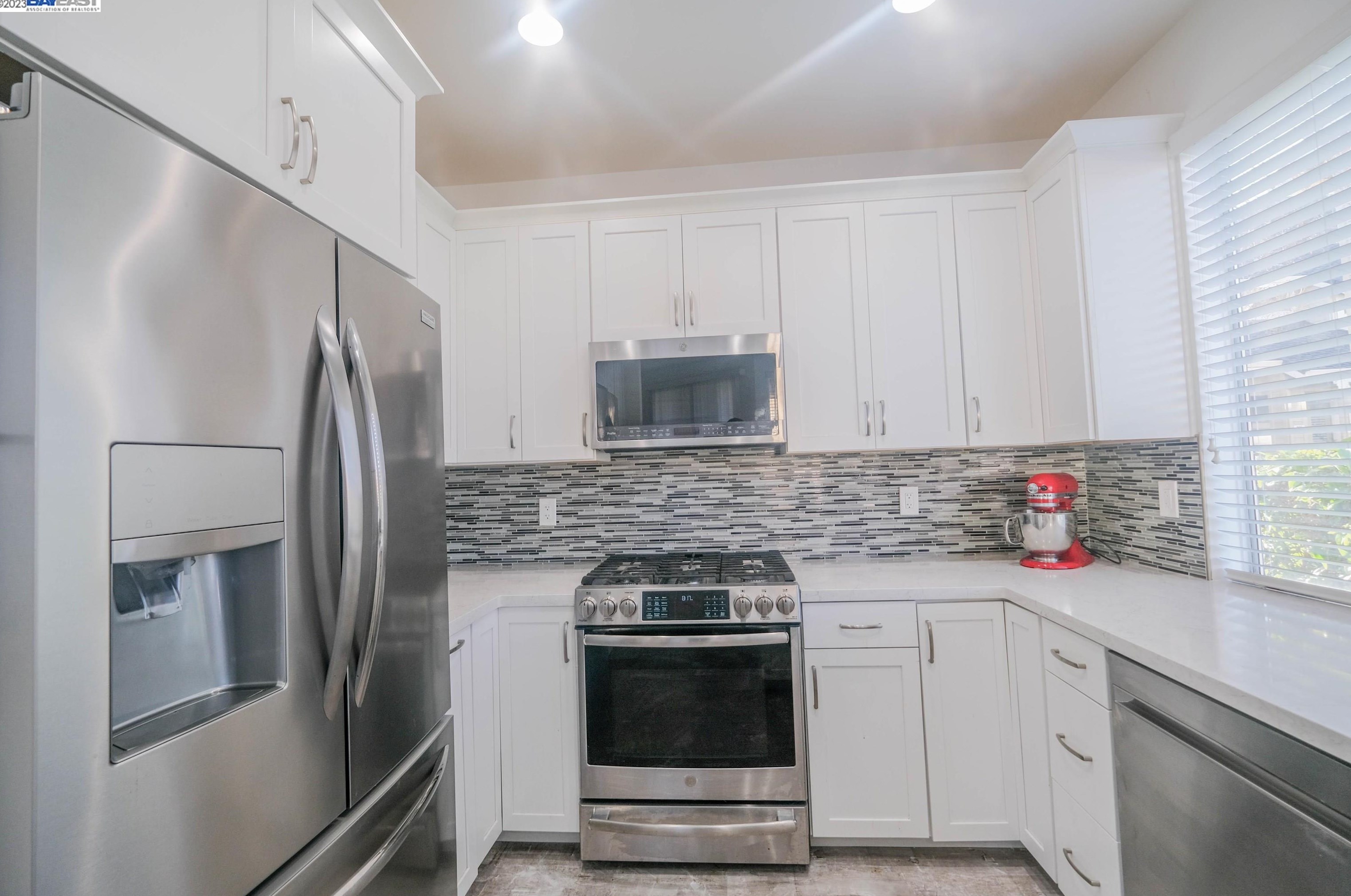 394 Lighthouse Ct, Rodeo, CA 94547-2034