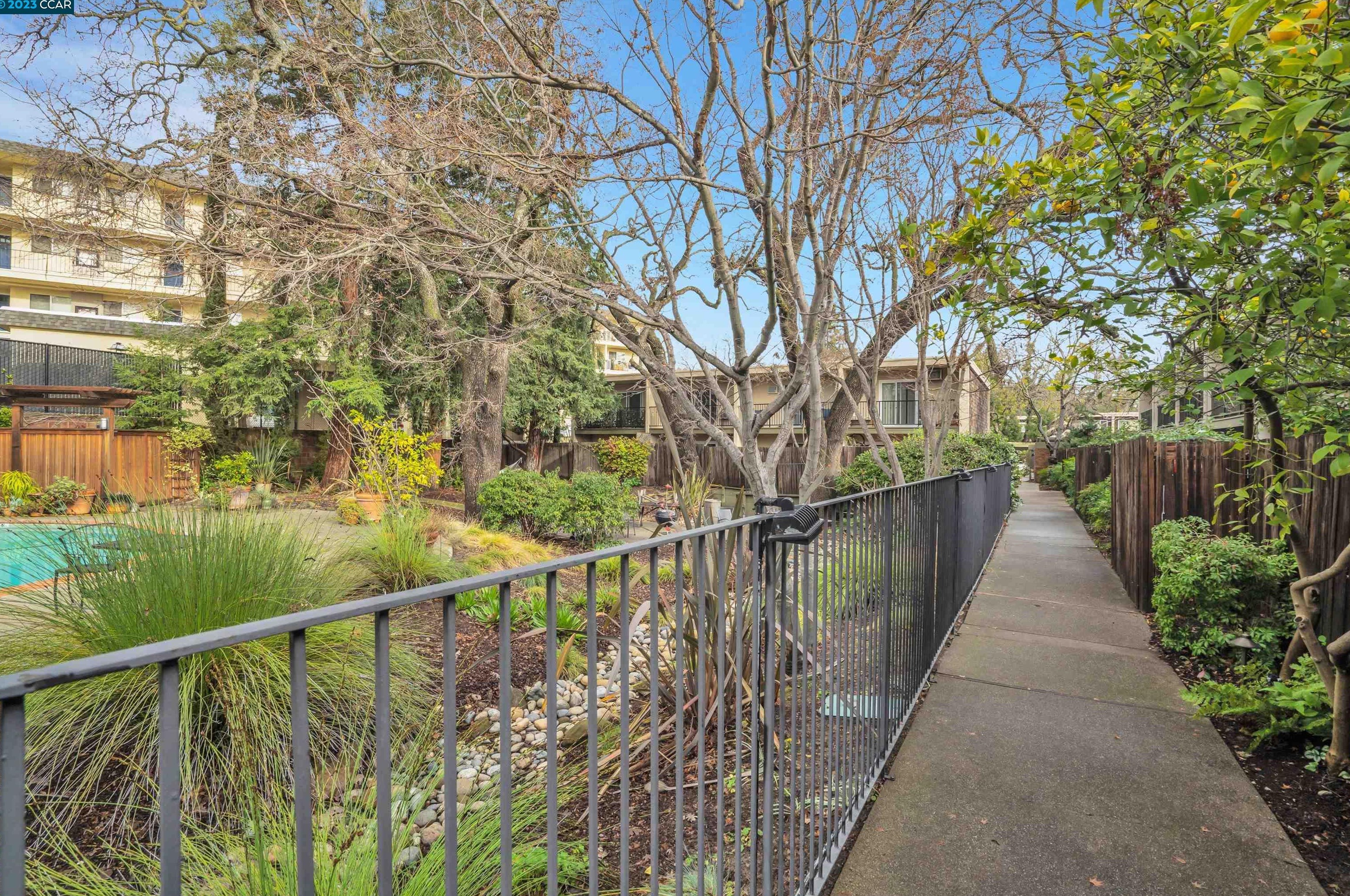 1470 Creekside Dr, Walnut Creek CA  94596-5559 exterior