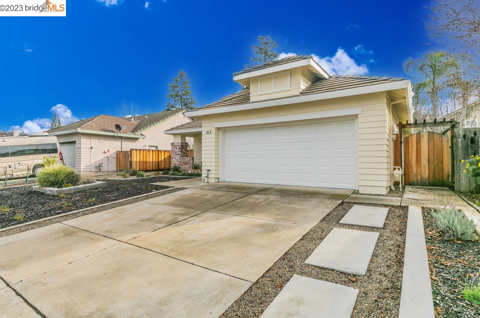 956 New Holland Ct, Los Angeles, CA 94513-2510