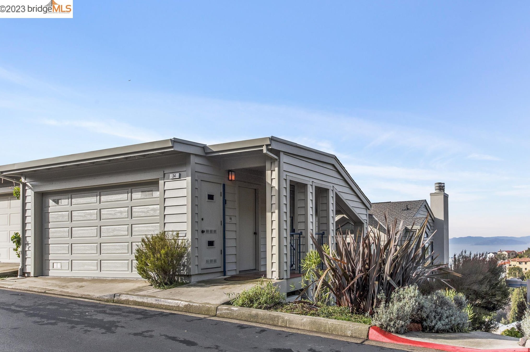 34 Schooner Hl, Oakland, CA 94618-2335