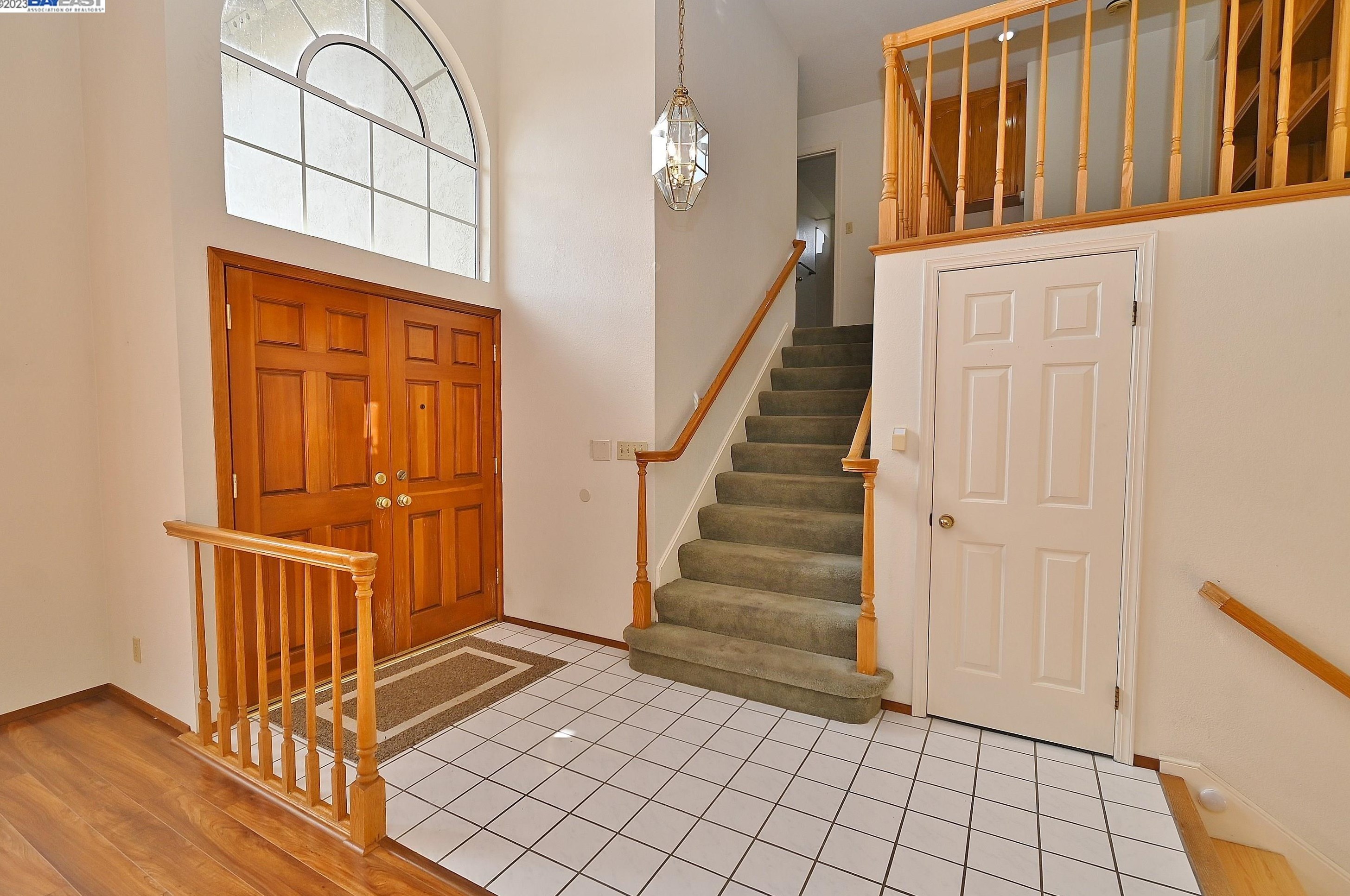 6012 Mt Olympus Dr, Hayward, CA 94552