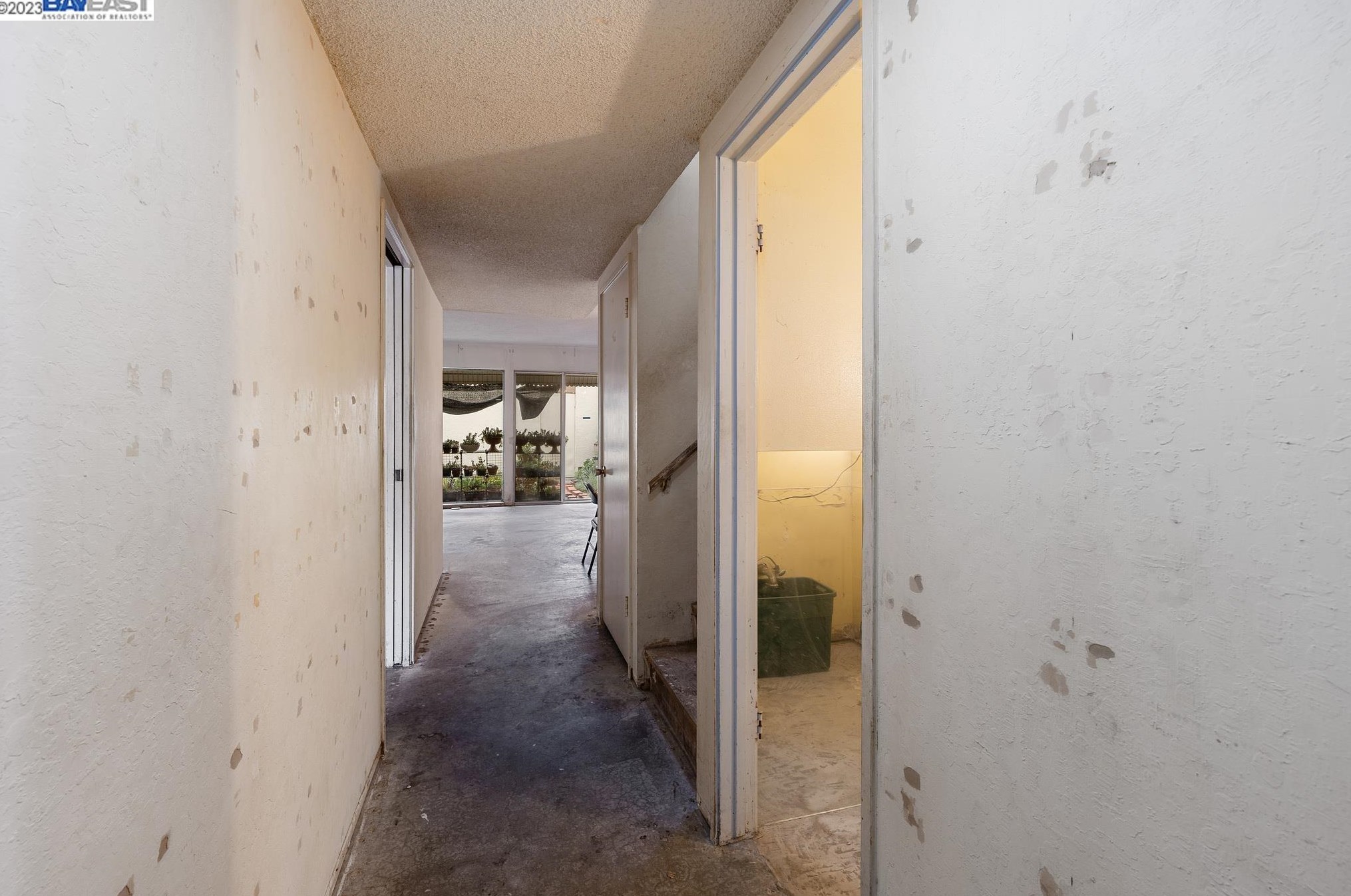 3105 La Cresta, Alameda, CA 94502-6825