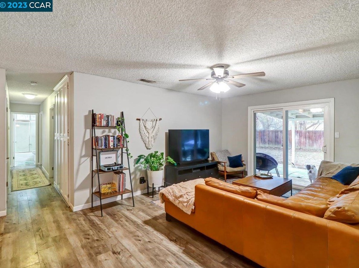 7005 Woodmore Oaks Dr, Citrus Heights, CA 95662