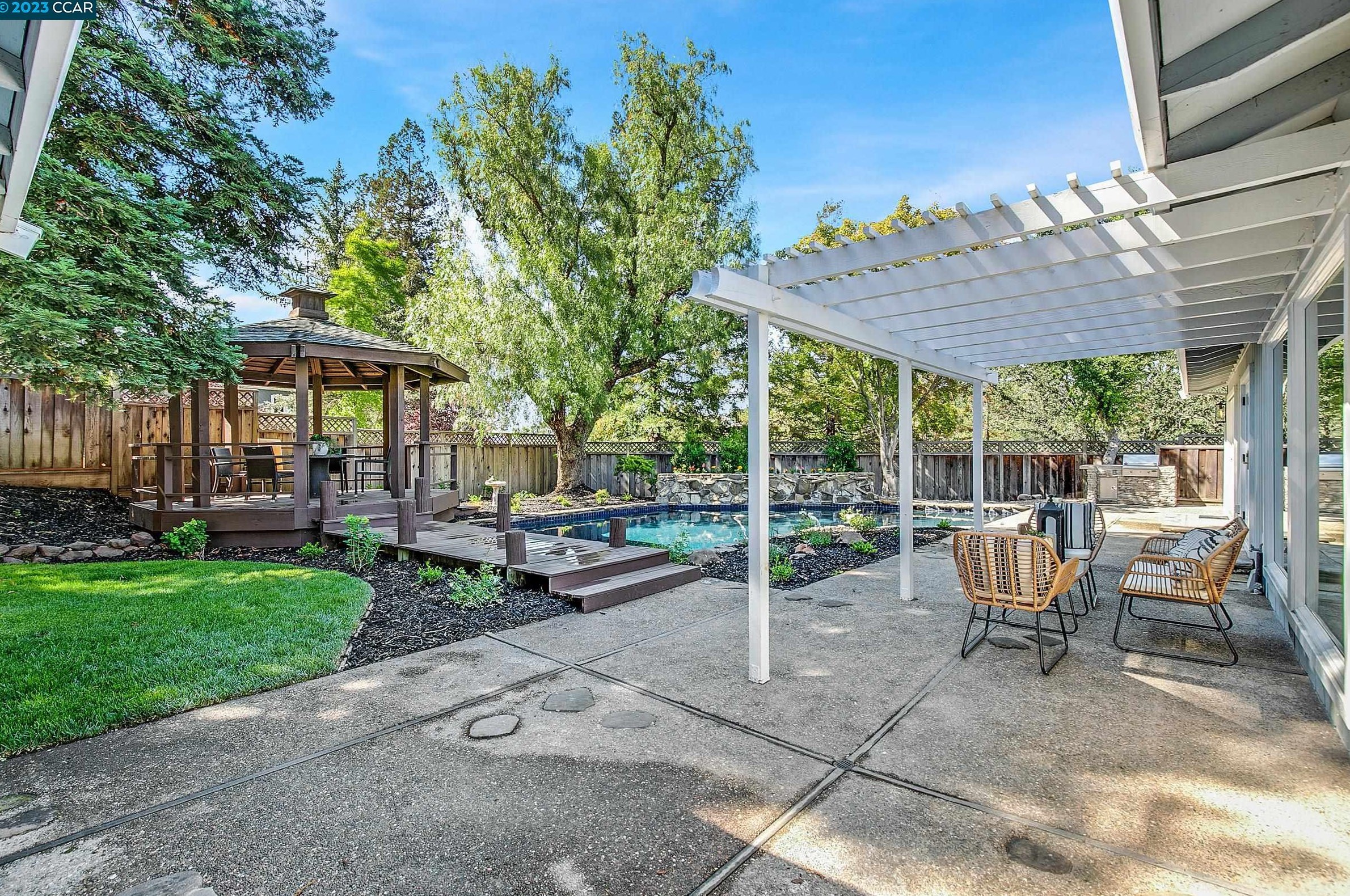 14 Hagen Oaks Ct, Alamo CA  94507-2207 exterior