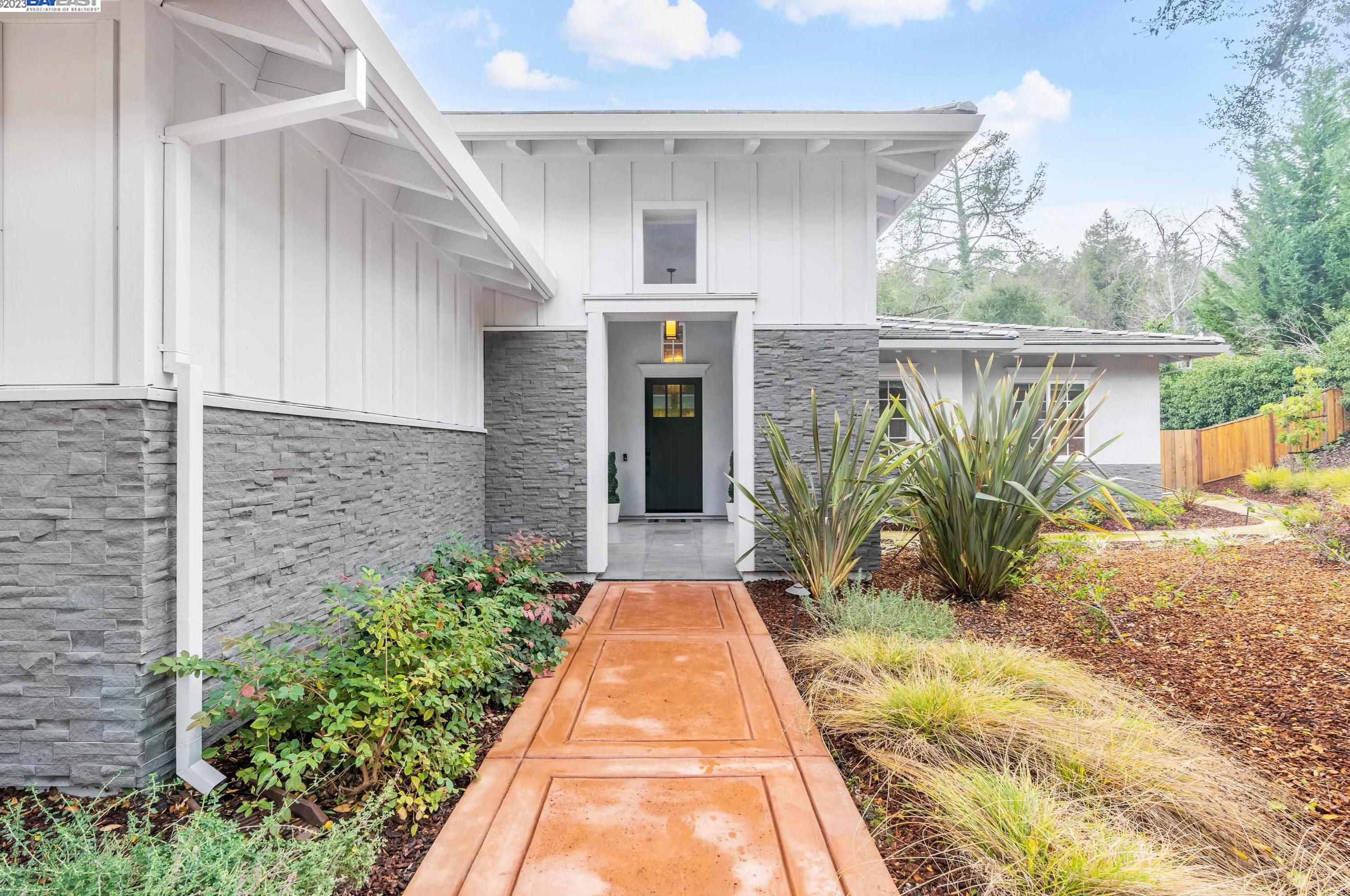 118 Sleepy Hollow Ln, Orinda, CA 94563