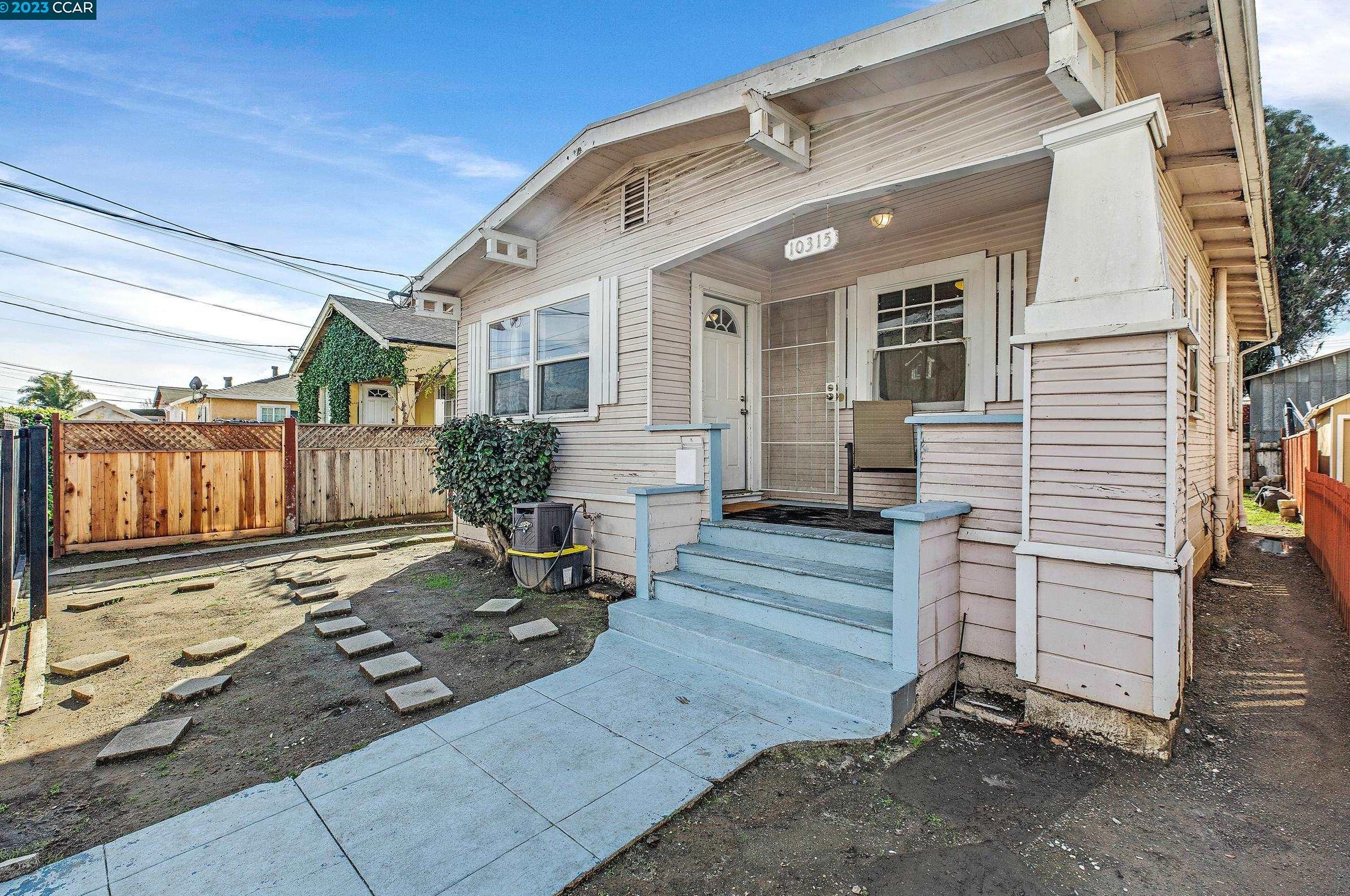 10315 Pippin St, Oakland, CA 94603-3033
