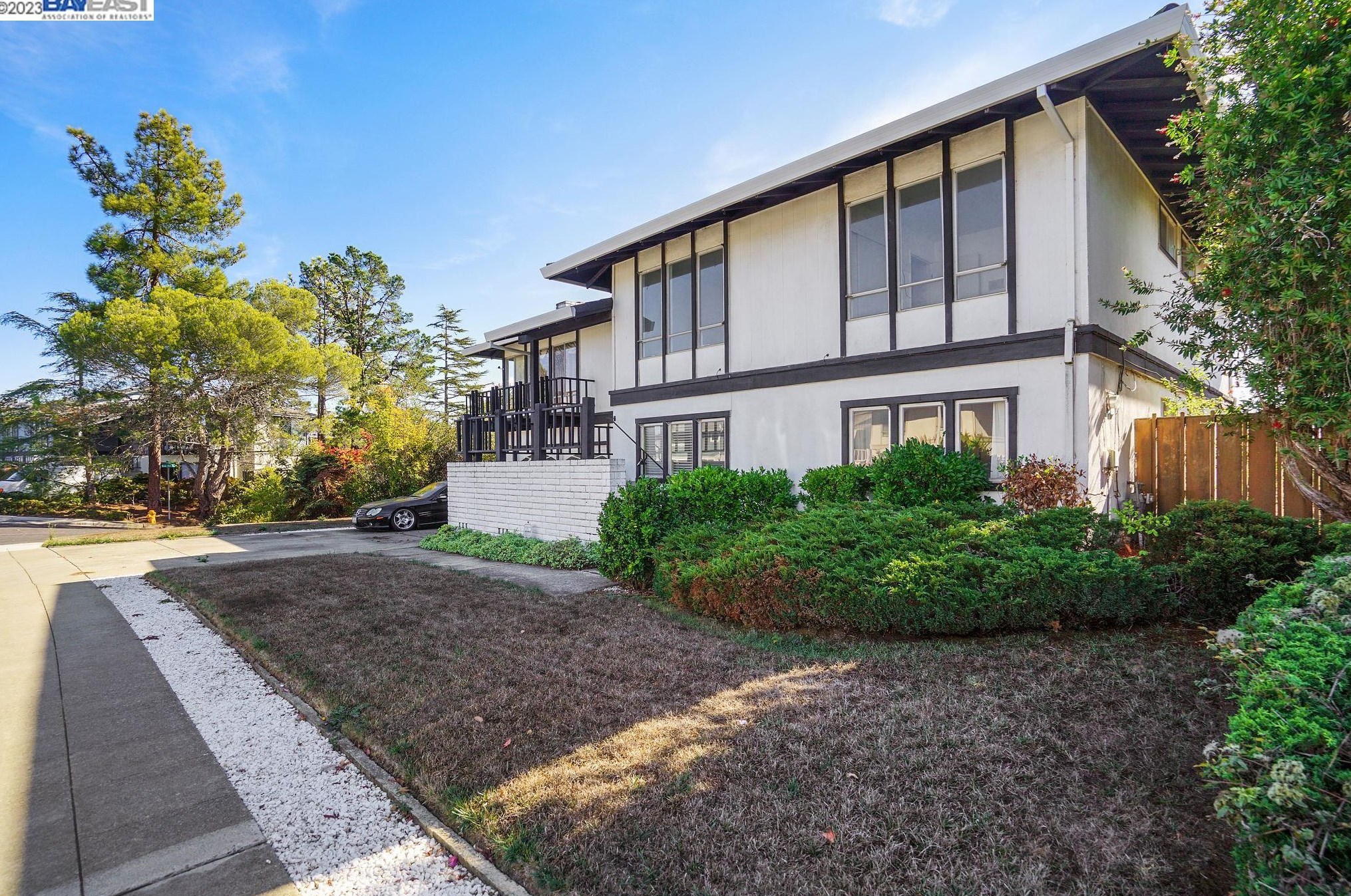 3287 Round Hill Dr, Hayward, CA 94542