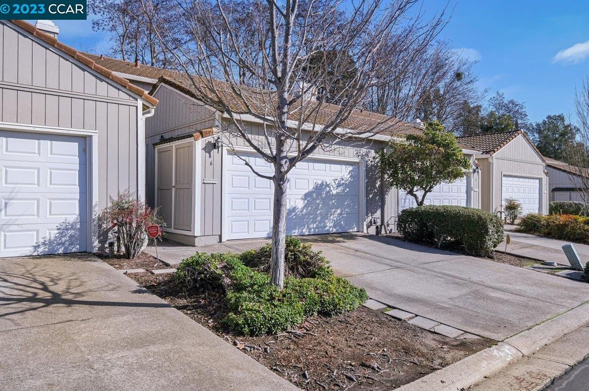 6 Dome Ct, Rodeo, CA 94547-1433