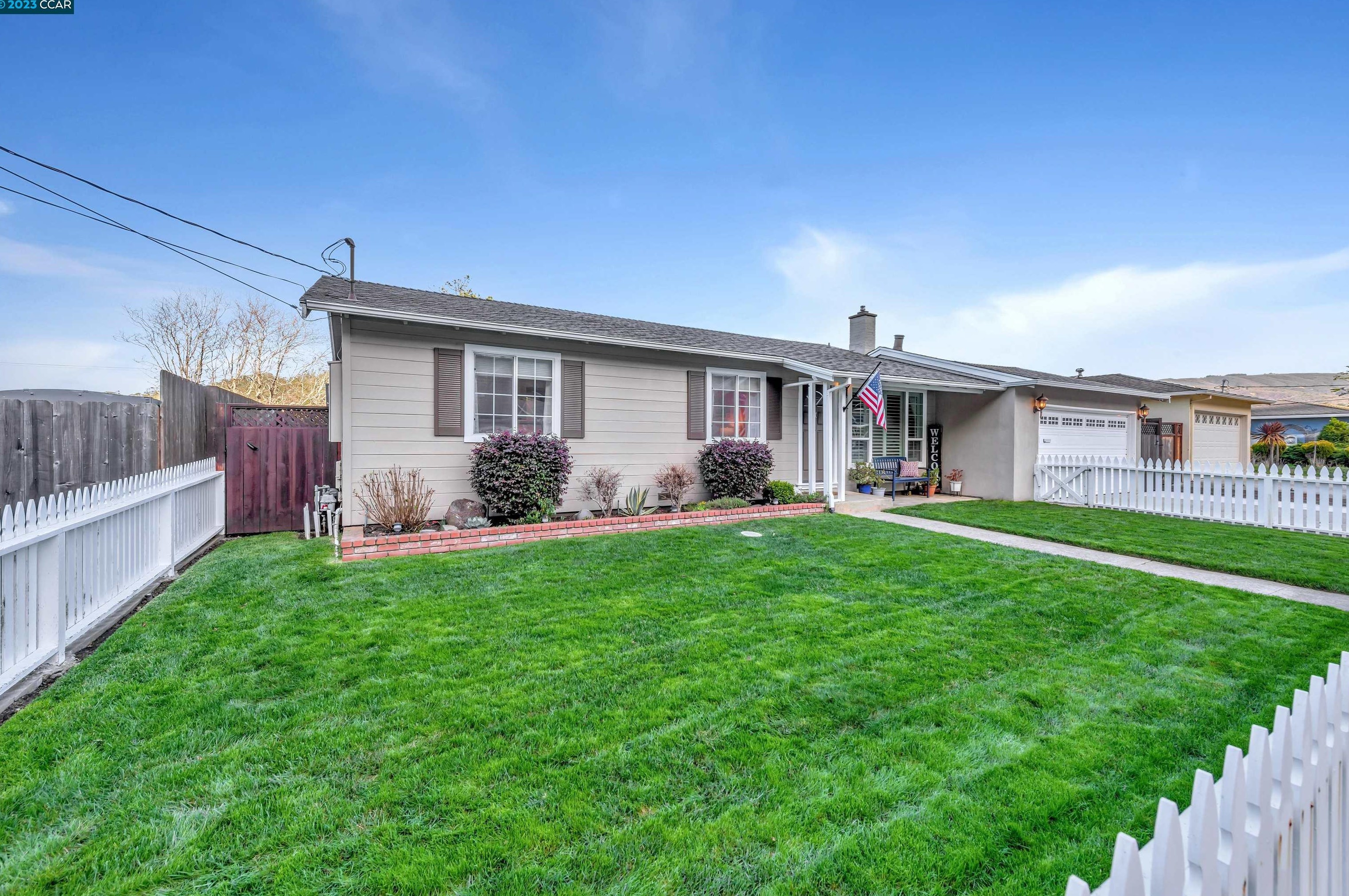 1123 Palou Dr, Pacifica, CA 94044