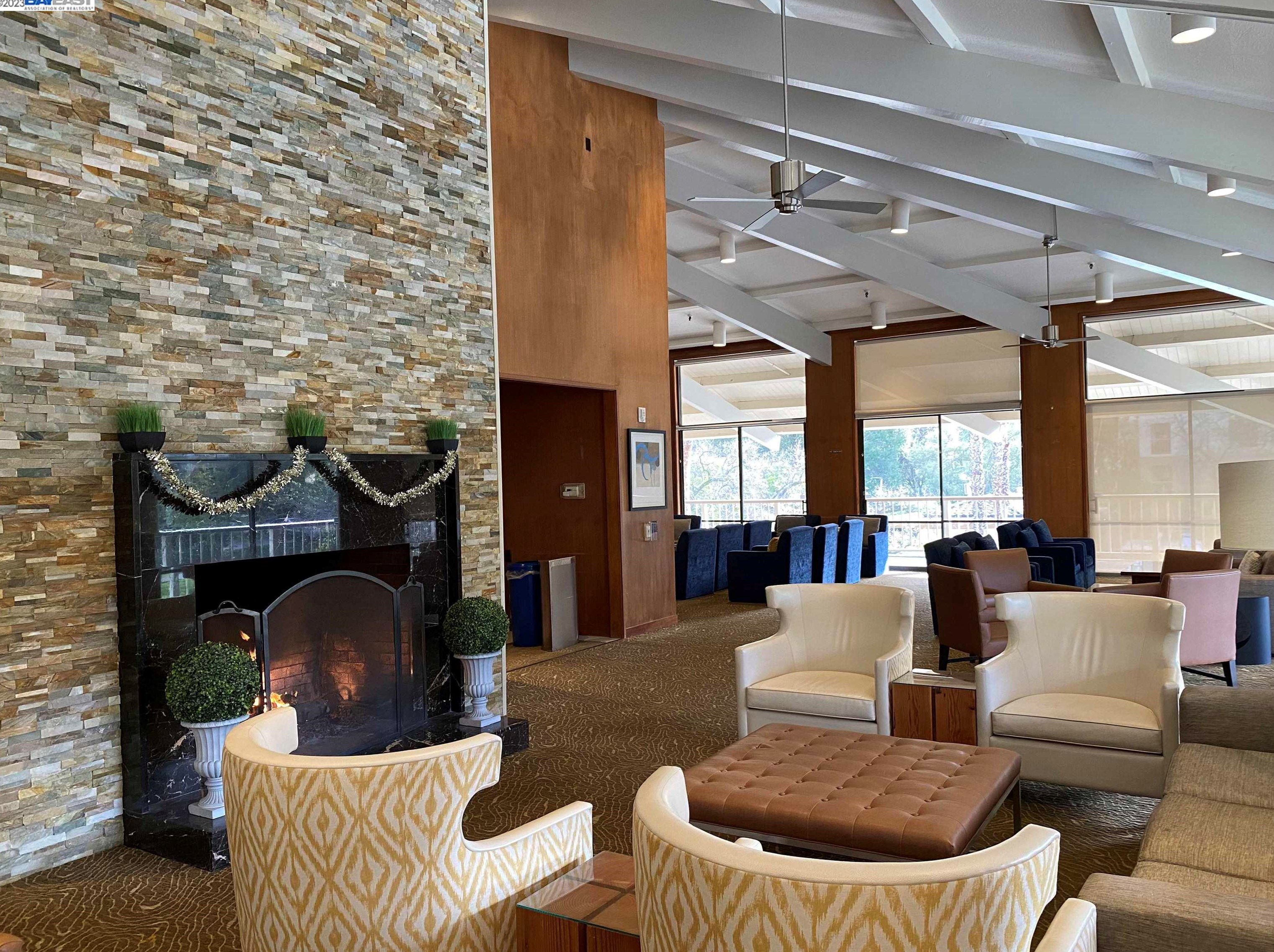 300 Civic Dr, Walnut Creek CA  94596-3663 exterior