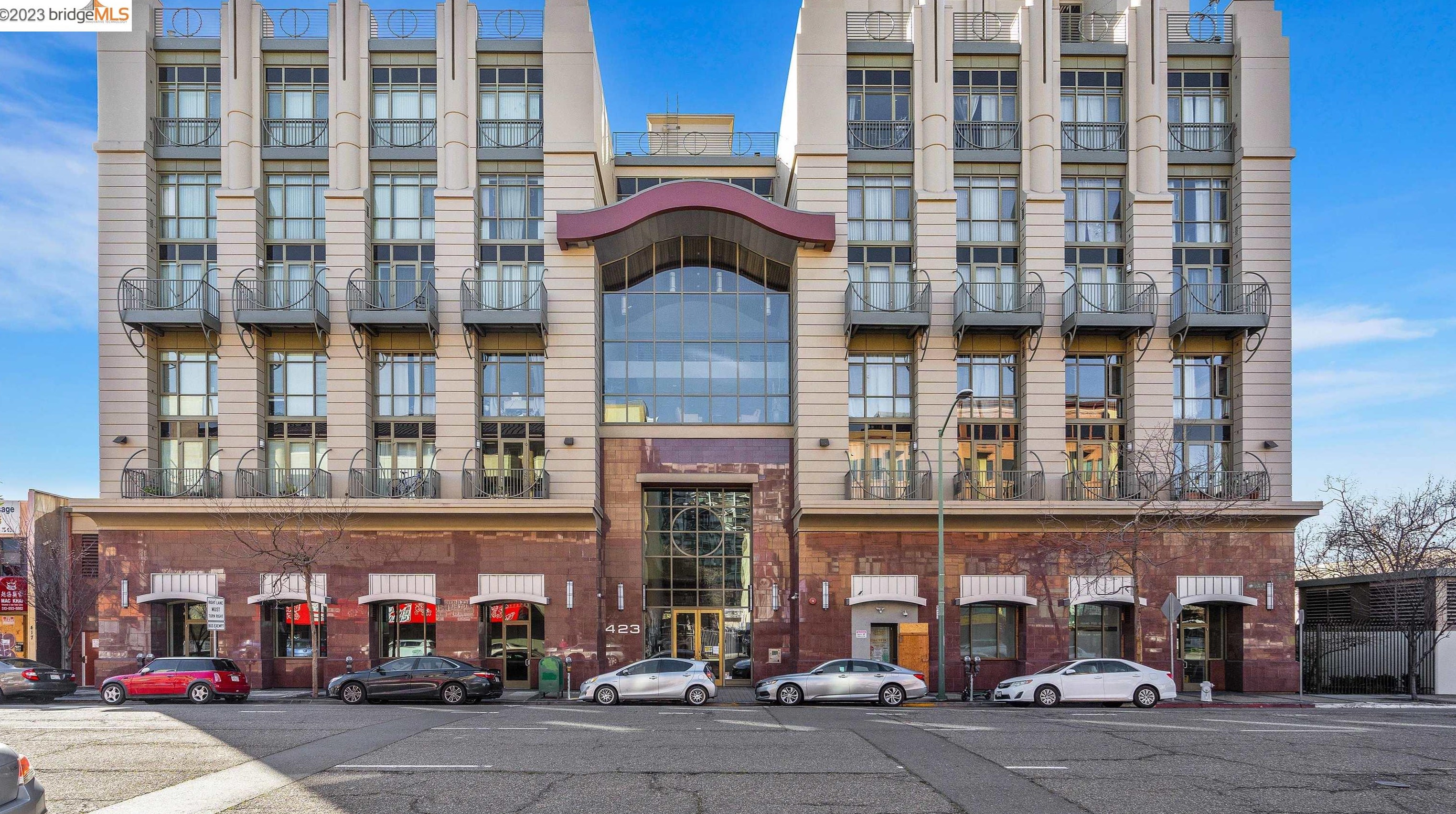 423 7th St #406, Oakland, CA 94607