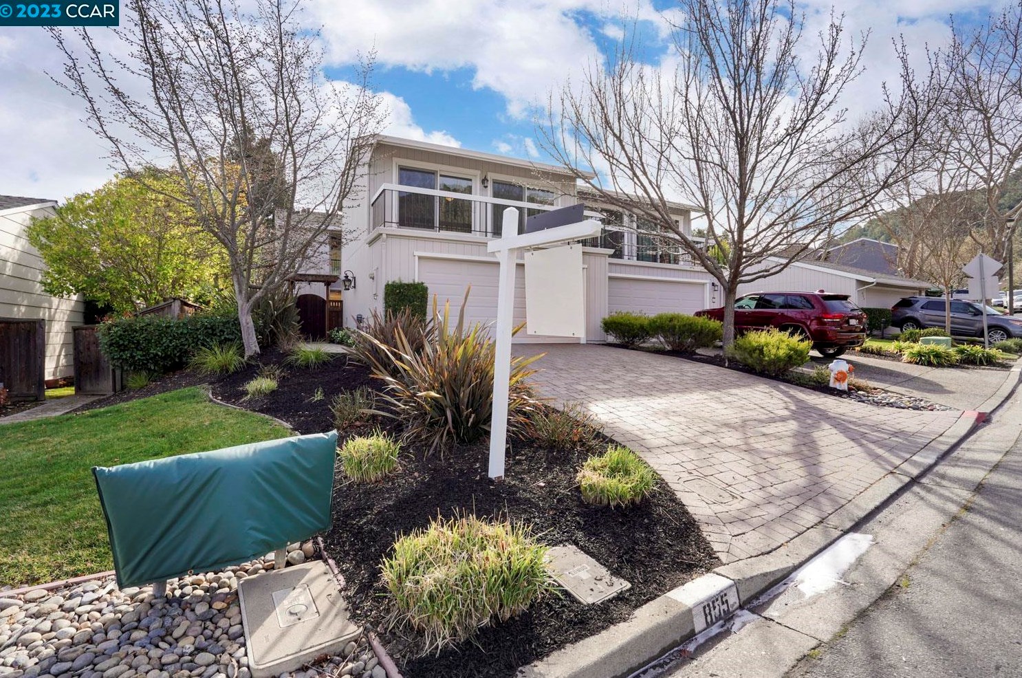 855 Augusta Dr, Moraga, CA 94556-1051