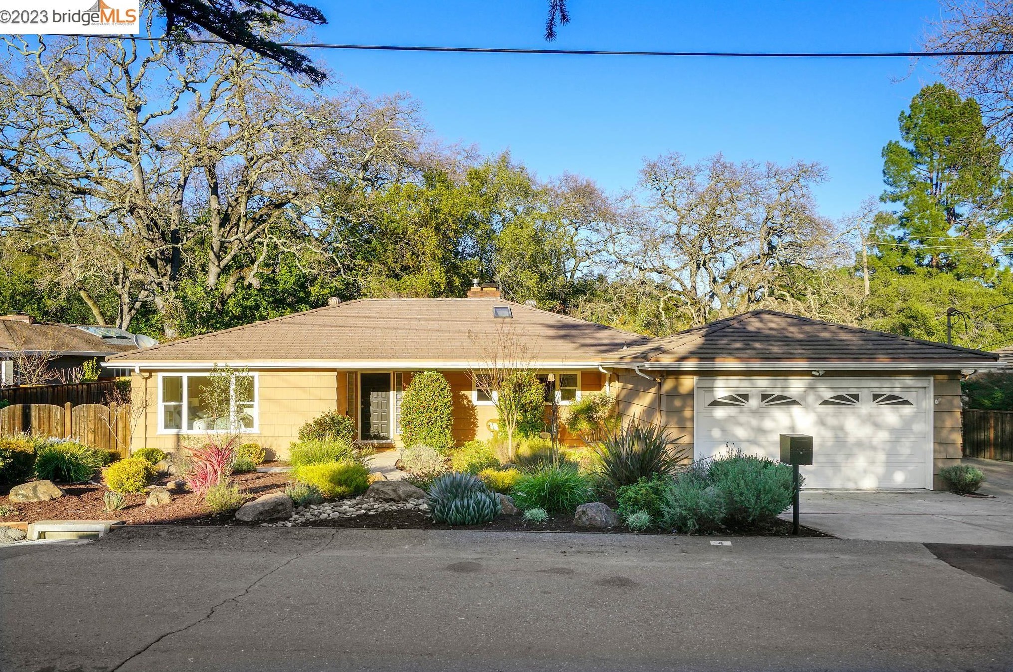 4 Crest Rd, Lafayette, CA 94549
