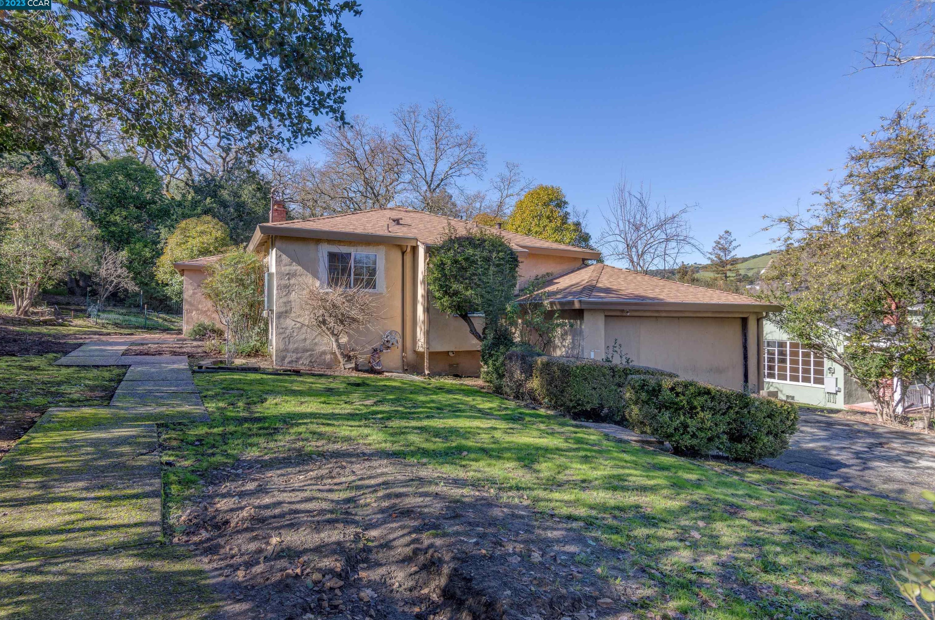 945 Yorkshire Ct, Lafayette CA  94549-4623 exterior