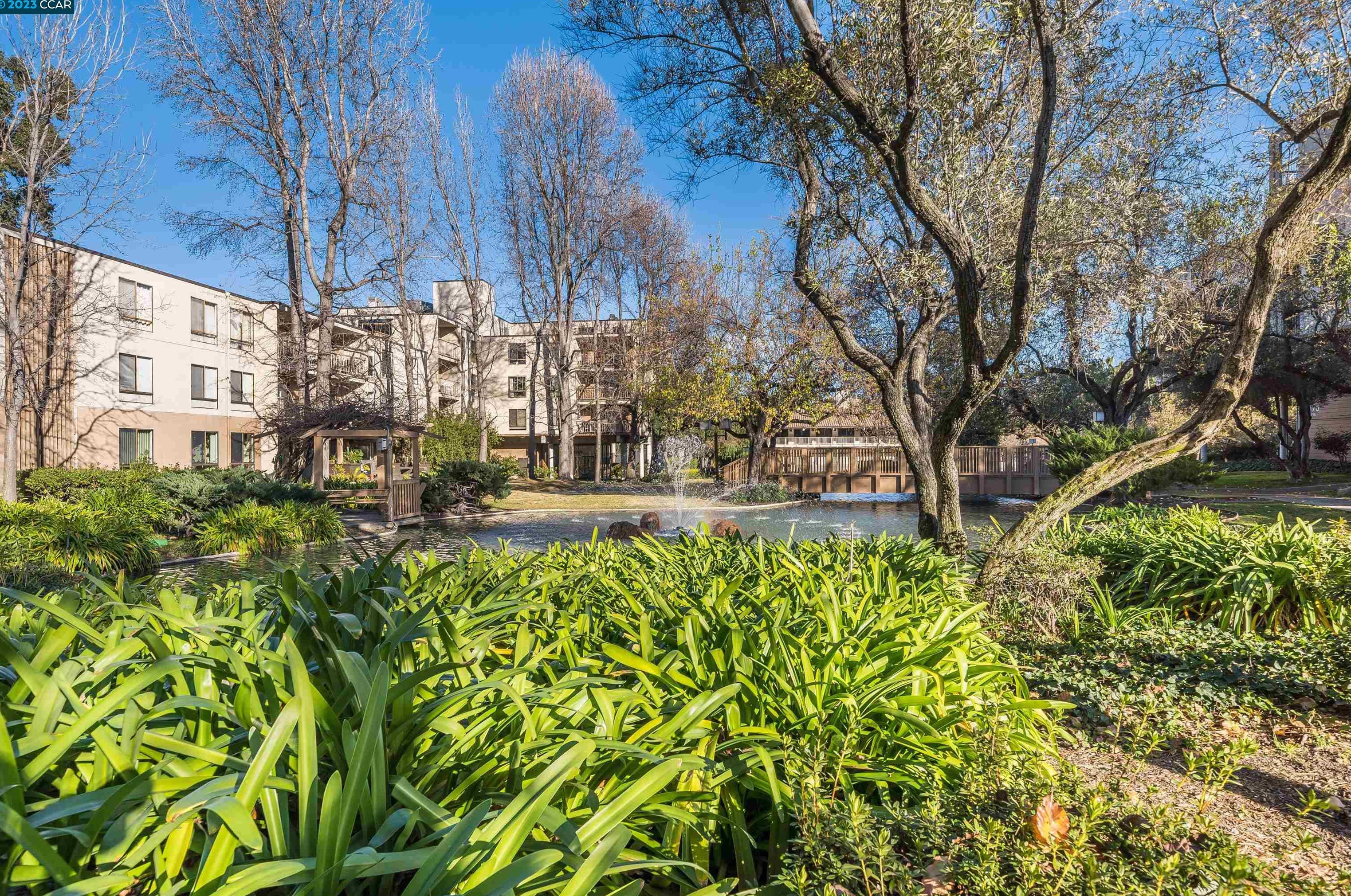 470 Civic Dr, Walnut Creek CA 94596-3320 exterior