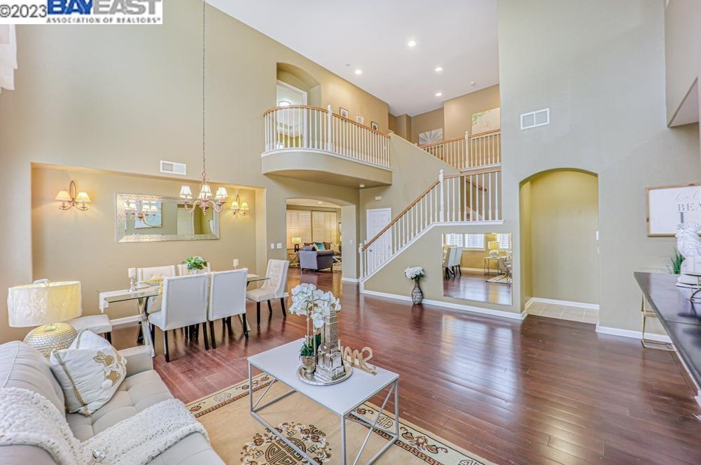 233 Tanglewood Dr, Richmond CA  94806-5815 exterior