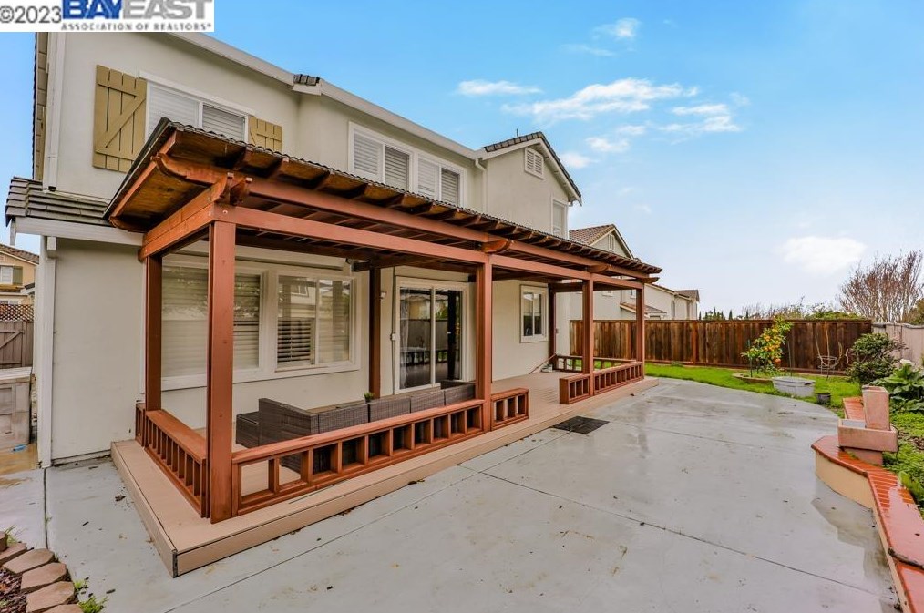 233 Tanglewood Dr, Richmond CA  94806-5815 exterior