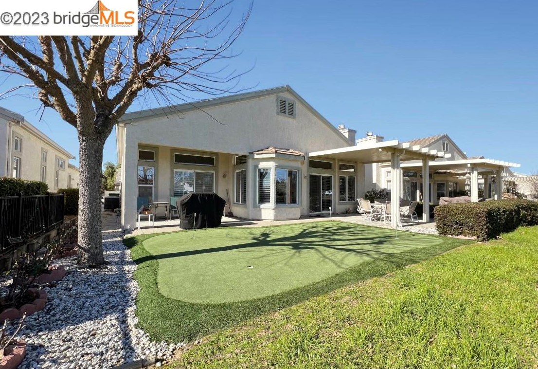 690 Central Park Pl, Los Angeles CA  94513-6033 exterior