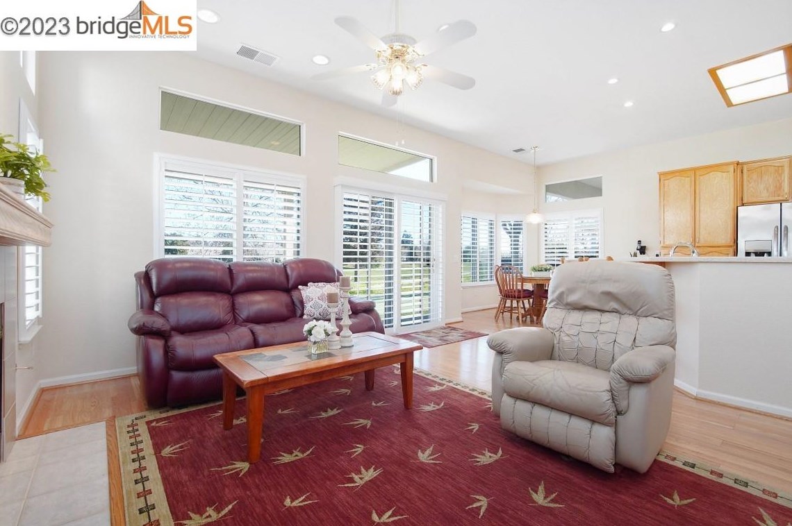 690 Central Park Pl, Los Angeles CA  94513-6033 exterior