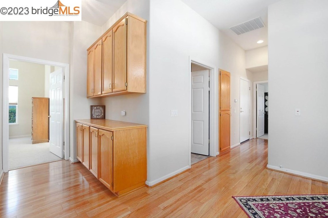 690 Central Park Pl, Los Angeles CA  94513-6033 exterior