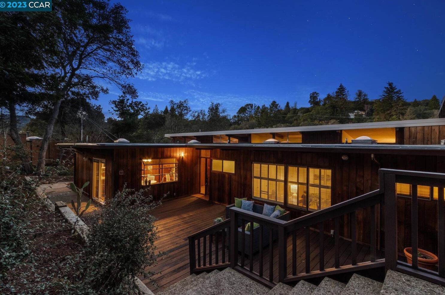 16 Evergreen Dr, Orinda, CA 94563