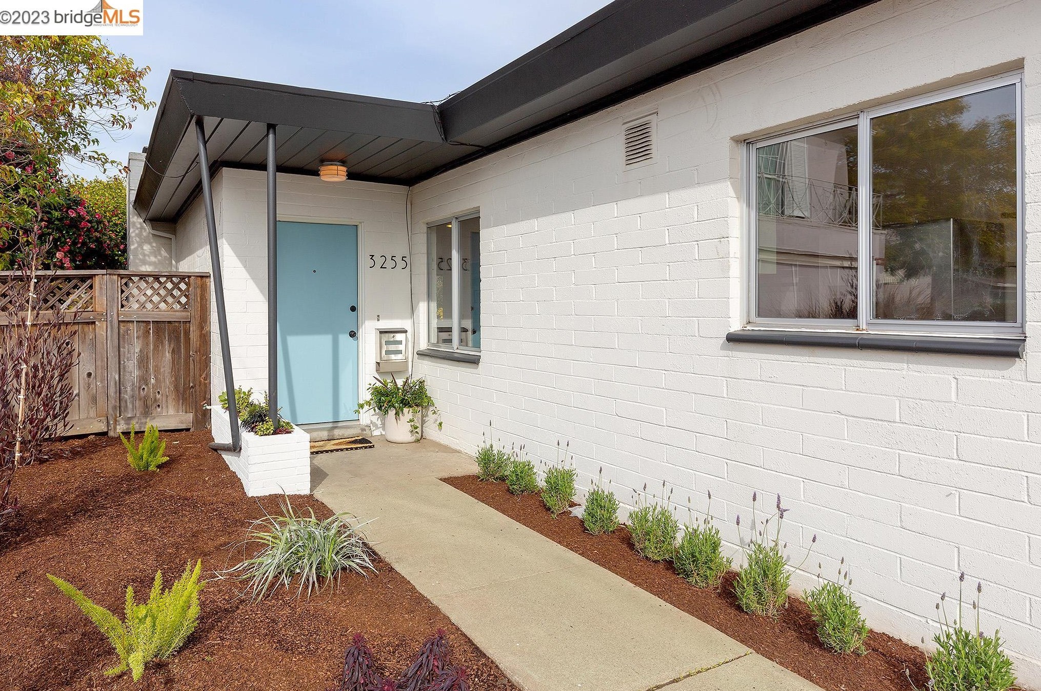 3255 Knowland Ave, Oakland, CA 94619