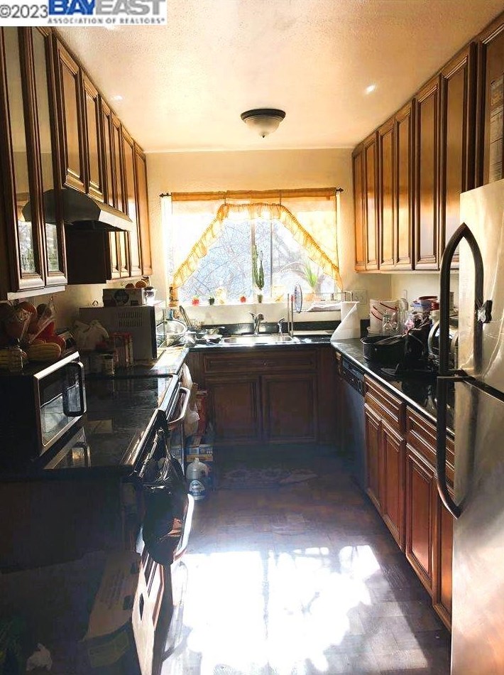 3077 Birdsall Ave, Oakland CA 94619-3358 exterior