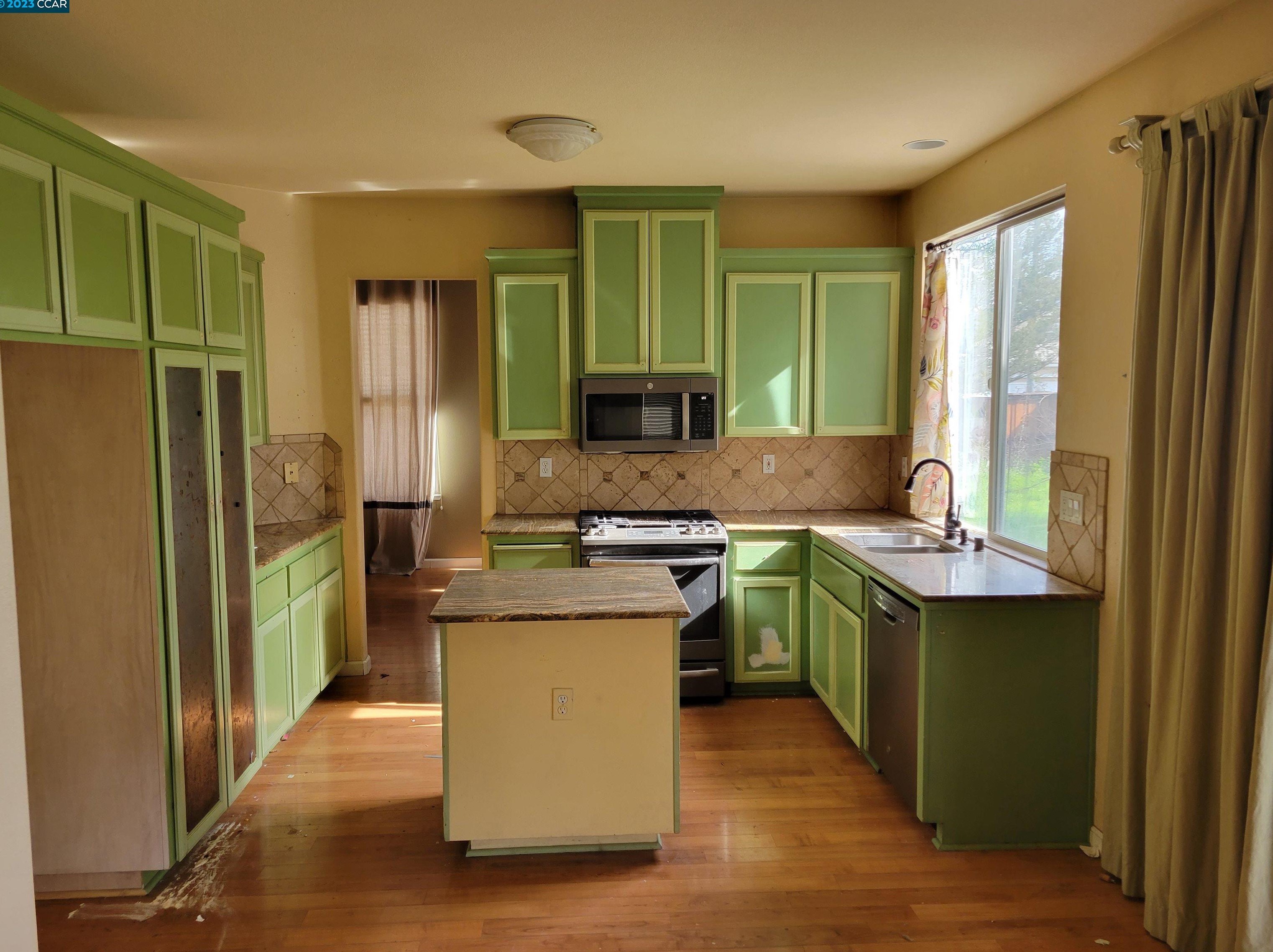 1410 Solana Dr, Los Angeles, CA 94513-1880