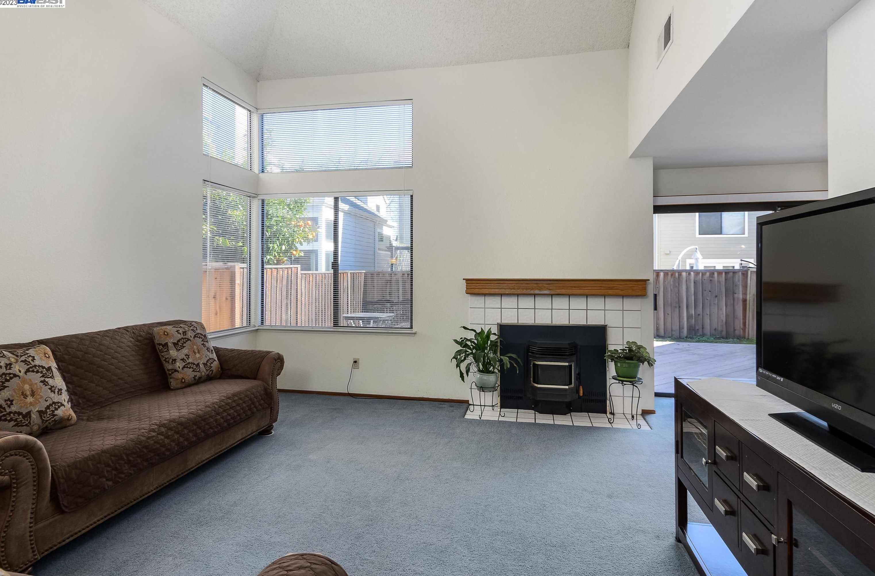 18 Brehaut Ct, Alameda CA  94502-7935 exterior